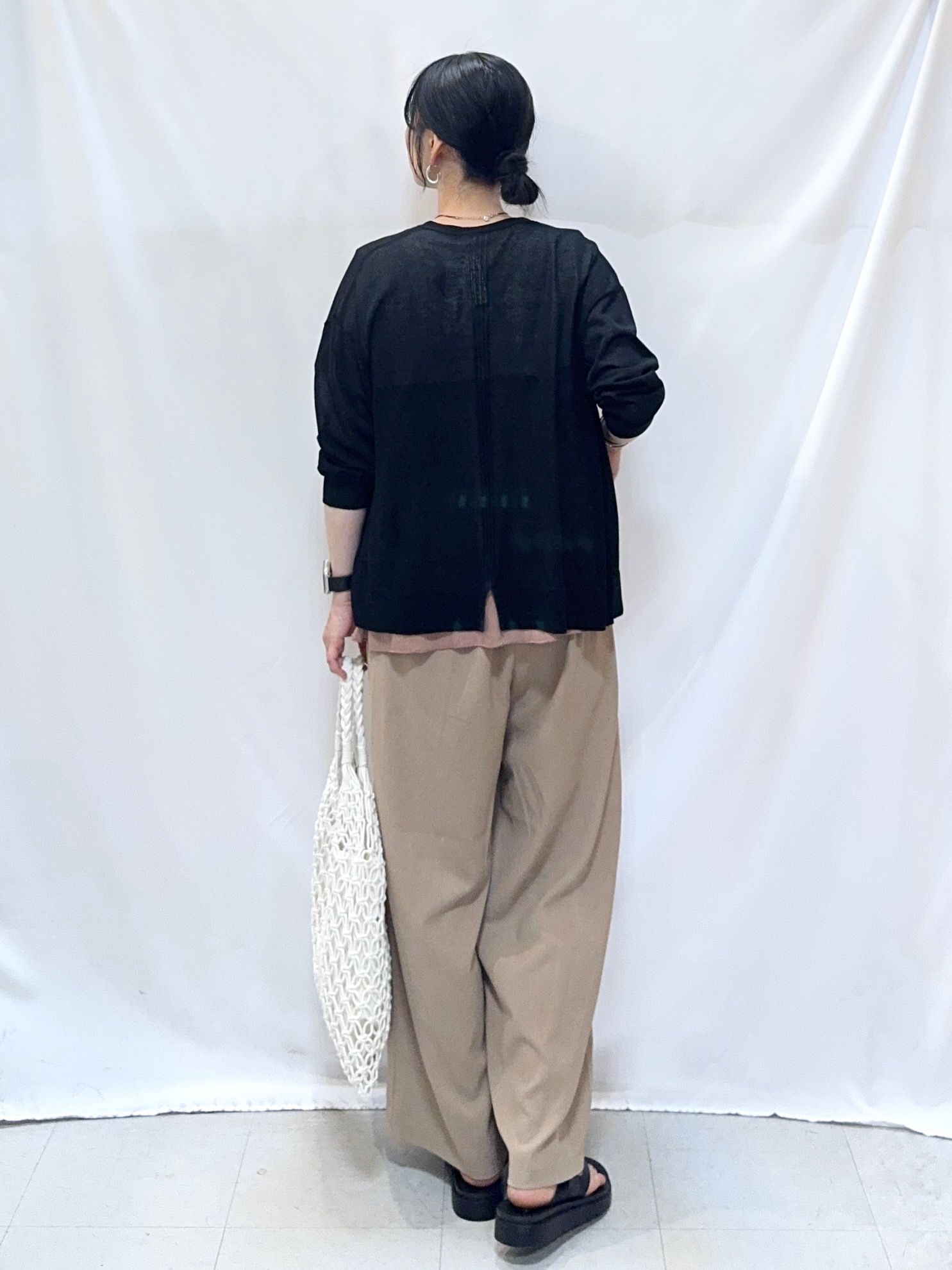 𝐇𝐢𝐫𝐨𝐦𝐢さんの「SHOO･LA･RUE｜【洗濯機可/S-LL】オンにもオフにも マルチに使えるボタンレスカーディガン」を使ったコーディネート