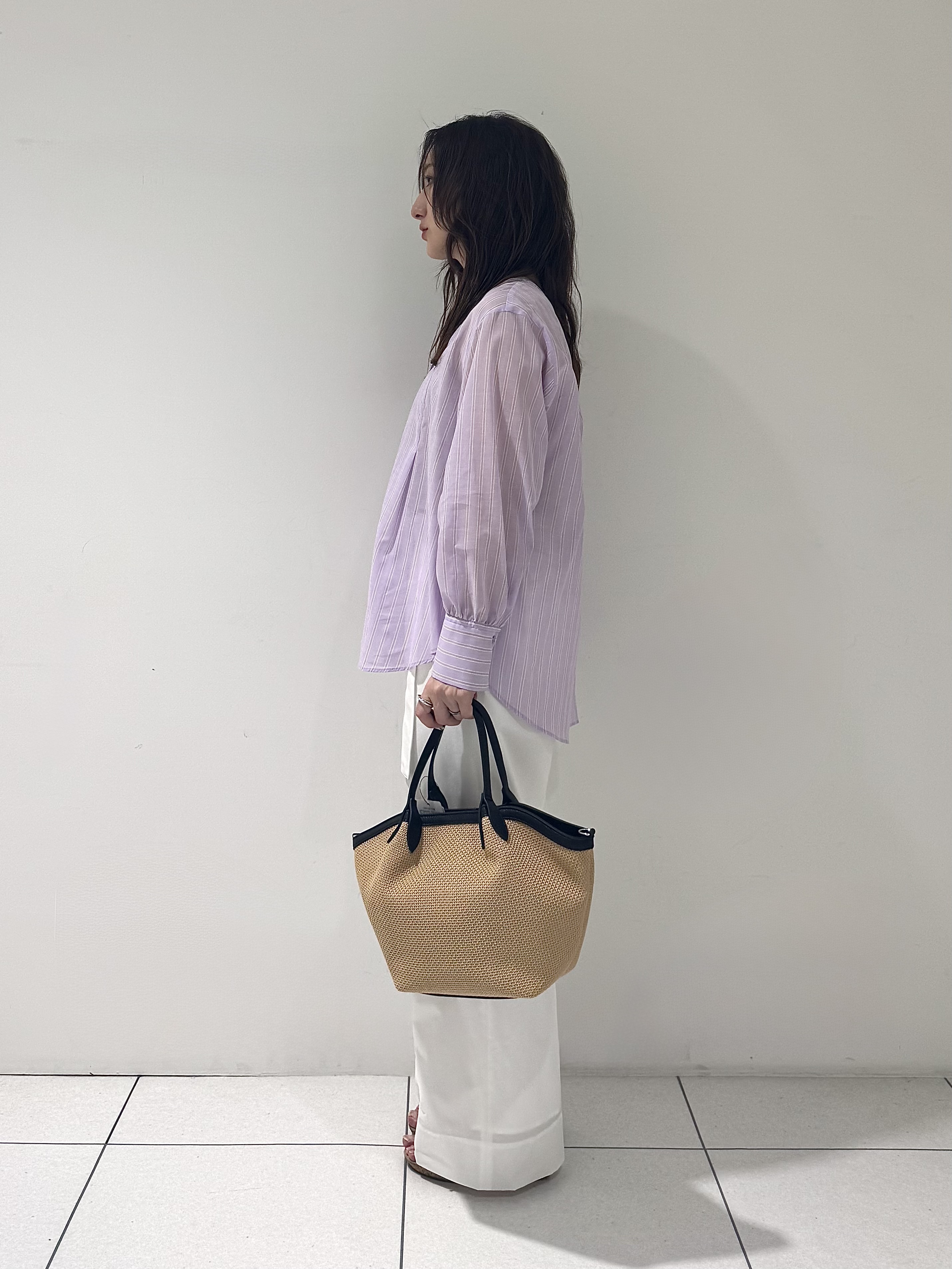 そんさんの「INDIVI｜【洗える／軽やか】無地＆ストライプ柄 切替タックブラウス」を使ったコーディネート