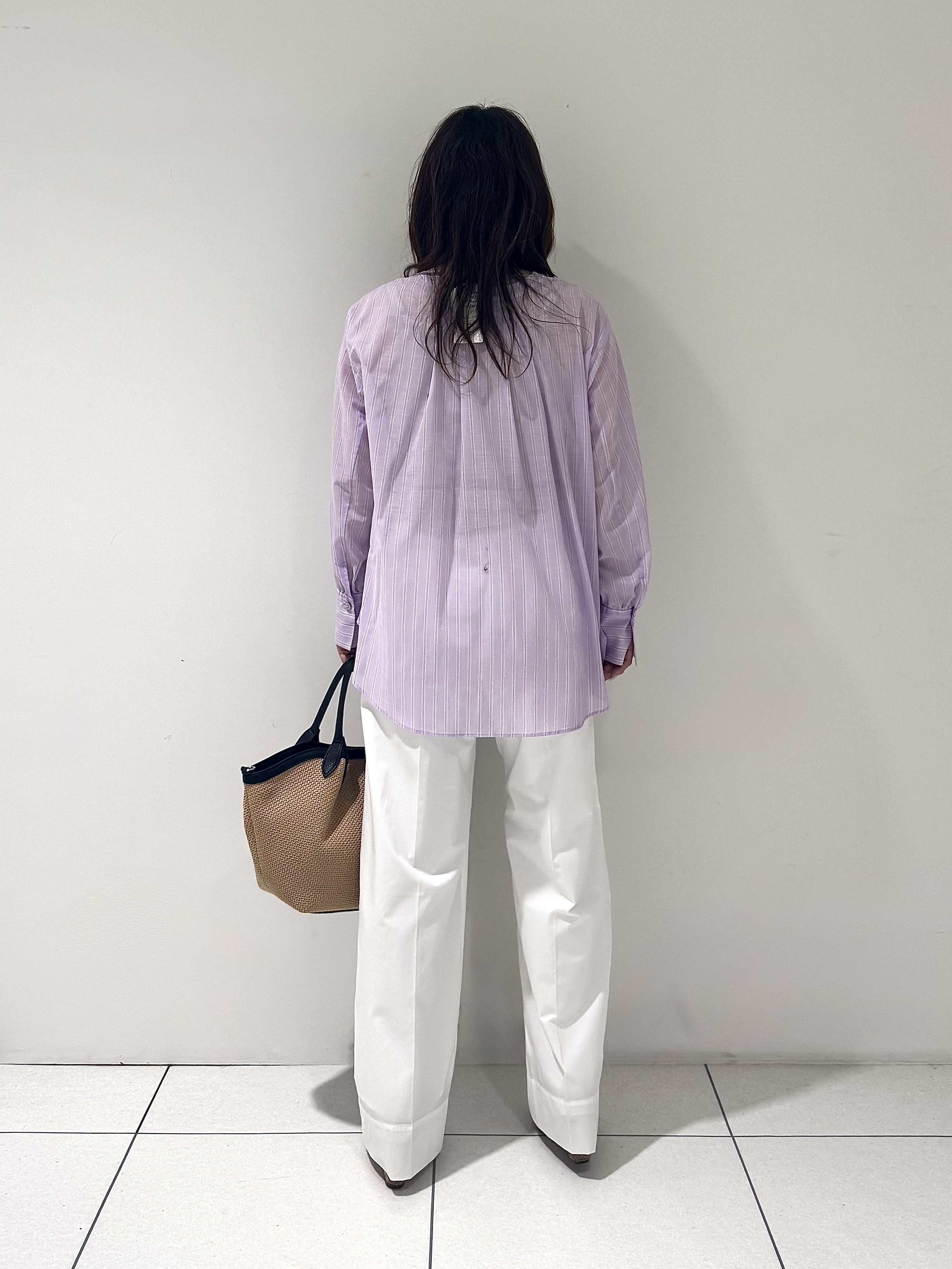そんさんの「INDIVI｜【洗える／軽やか】無地＆ストライプ柄 切替タックブラウス」を使ったコーディネート
