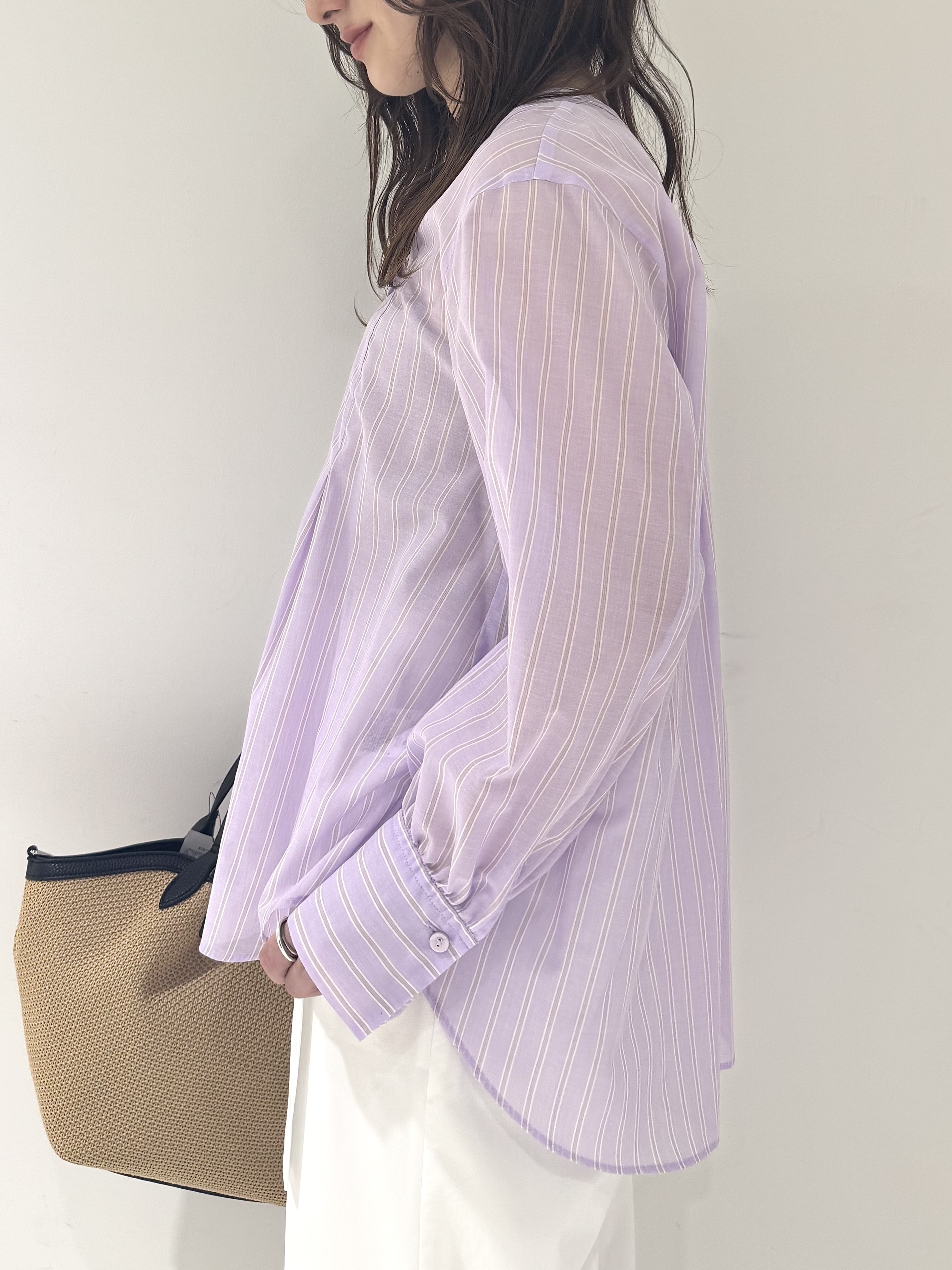 そんさんの「INDIVI｜【洗える／軽やか】無地＆ストライプ柄 切替タックブラウス」を使ったコーディネート