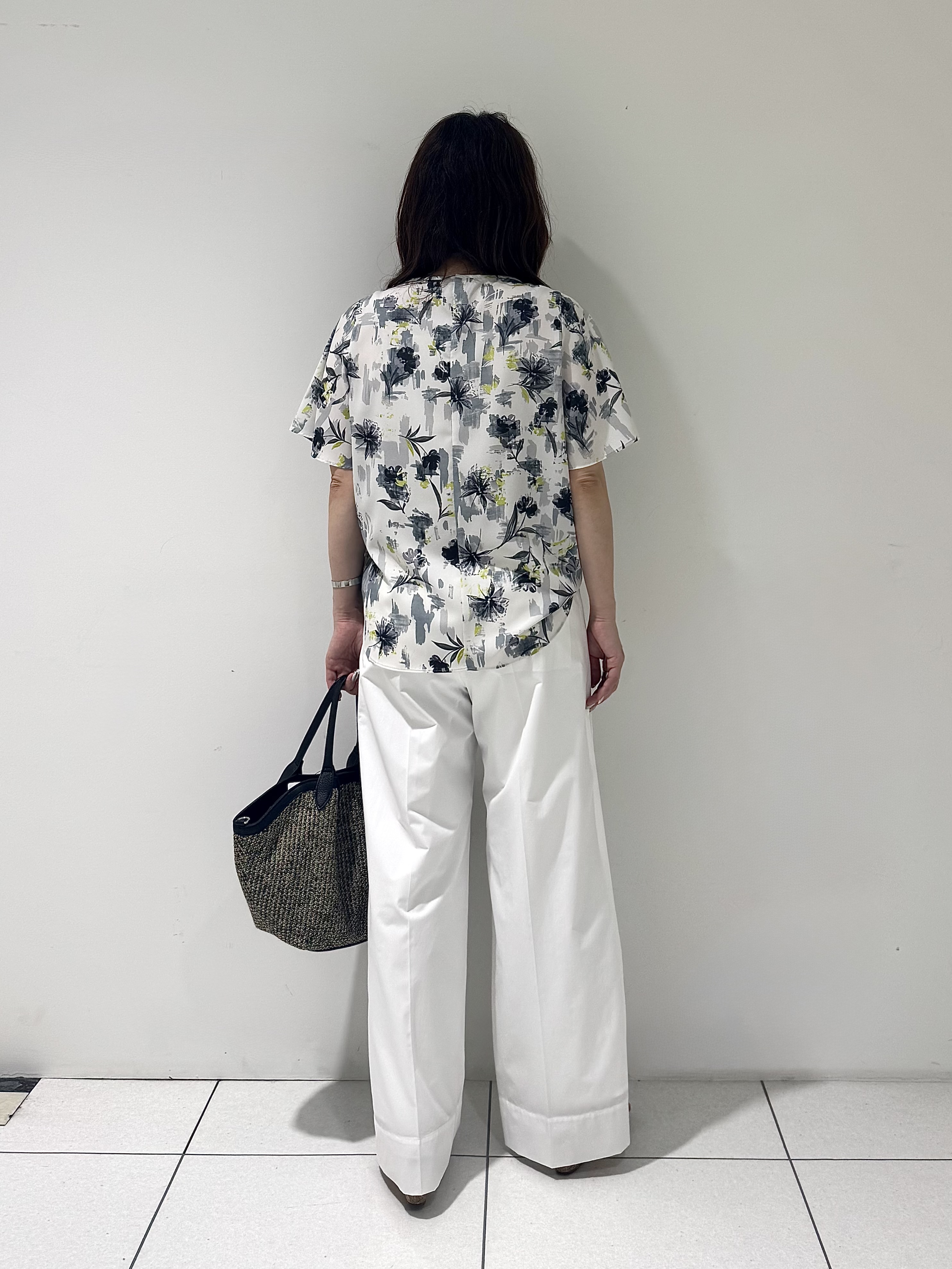 そんさんの「INDIVI｜【洗える／SETUP可能】アートフラワープリントブラウス」を使ったコーディネート