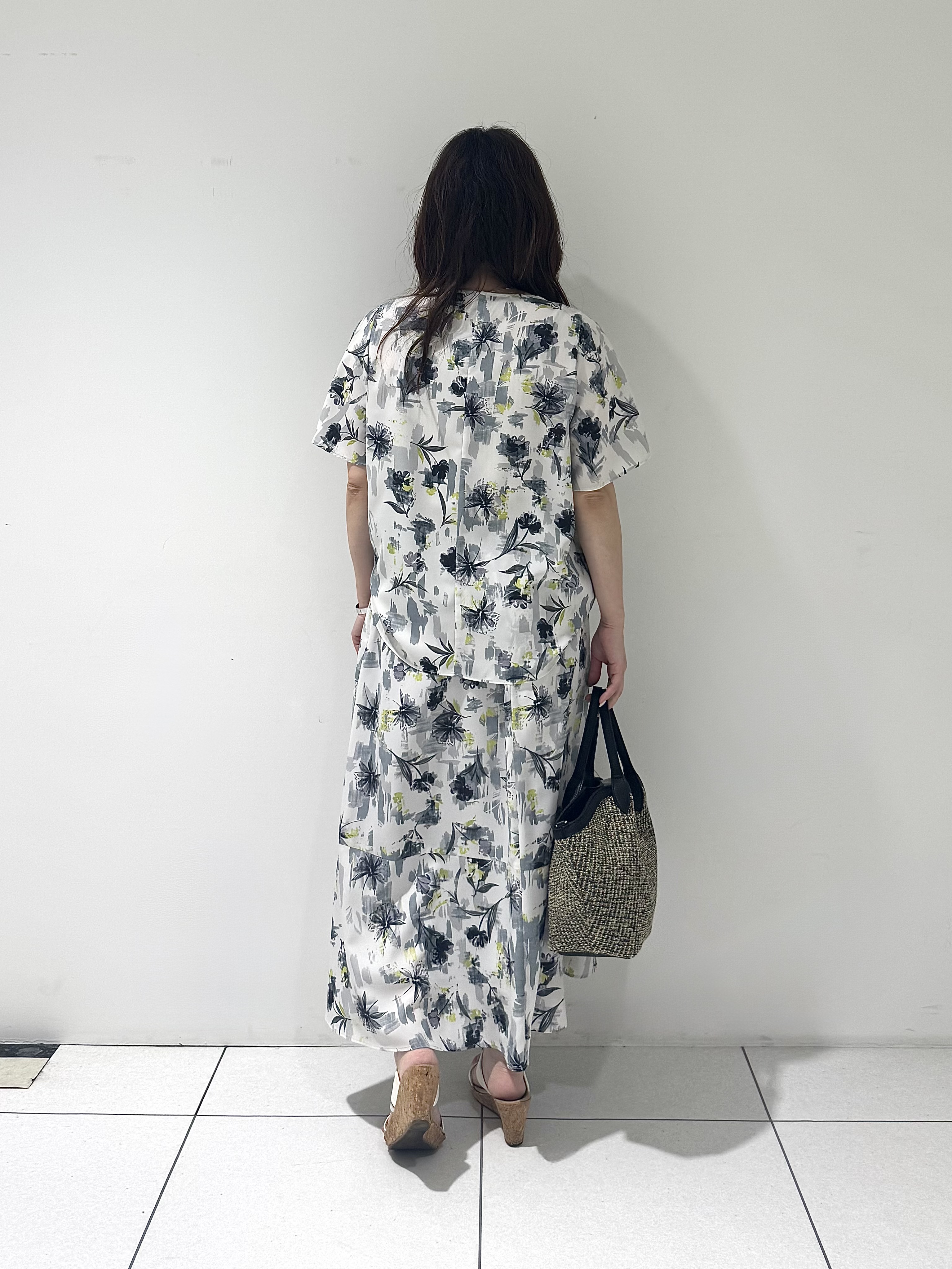そんさんの「INDIVI｜【洗える／SETUP可能】アートフラワープリントブラウス」を使ったコーディネート