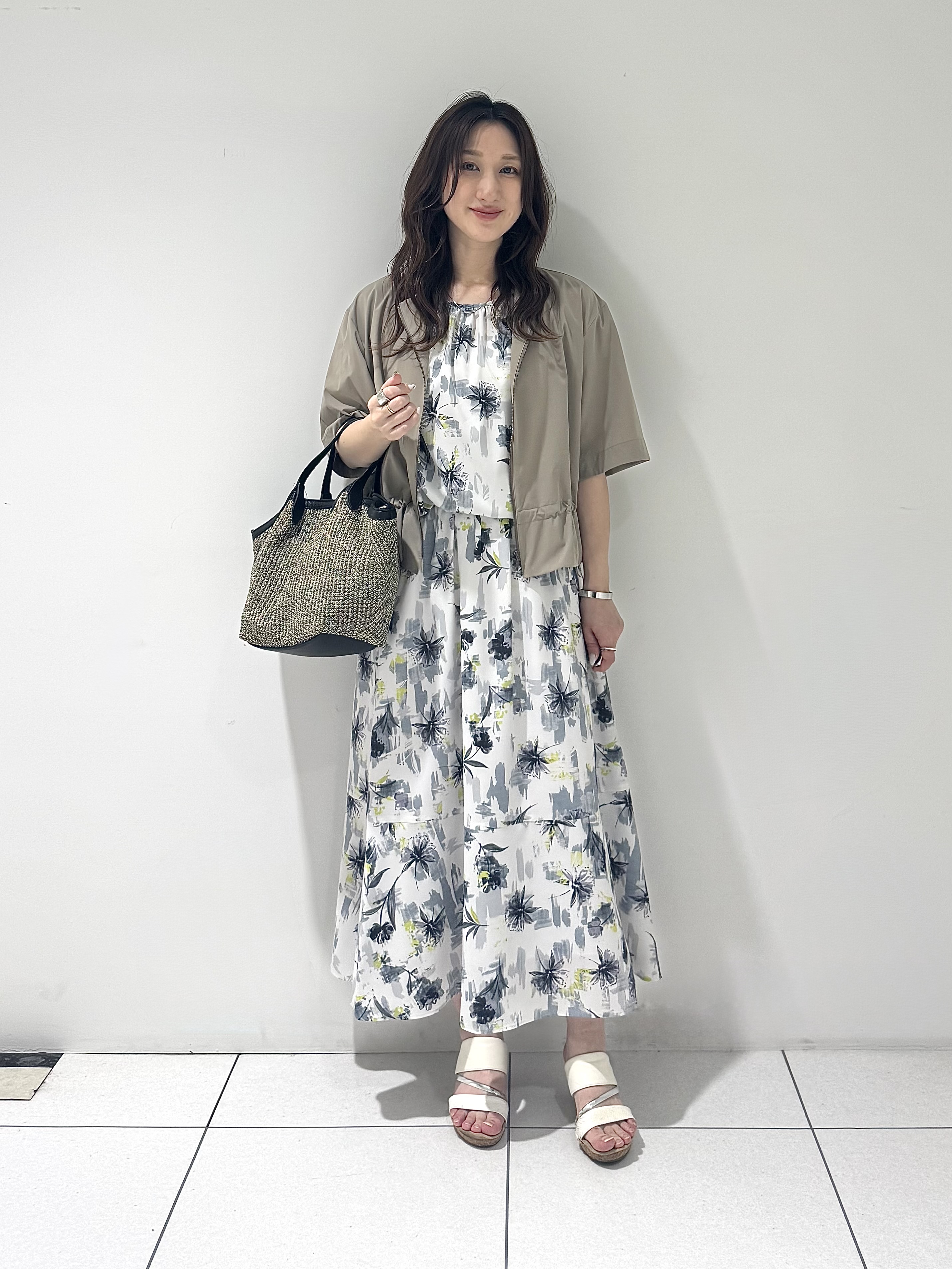 そんさんの「INDIVI｜【撥水／UVケア／SETUP可能】軽量5分袖ライトブルゾン」を使ったコーディネート