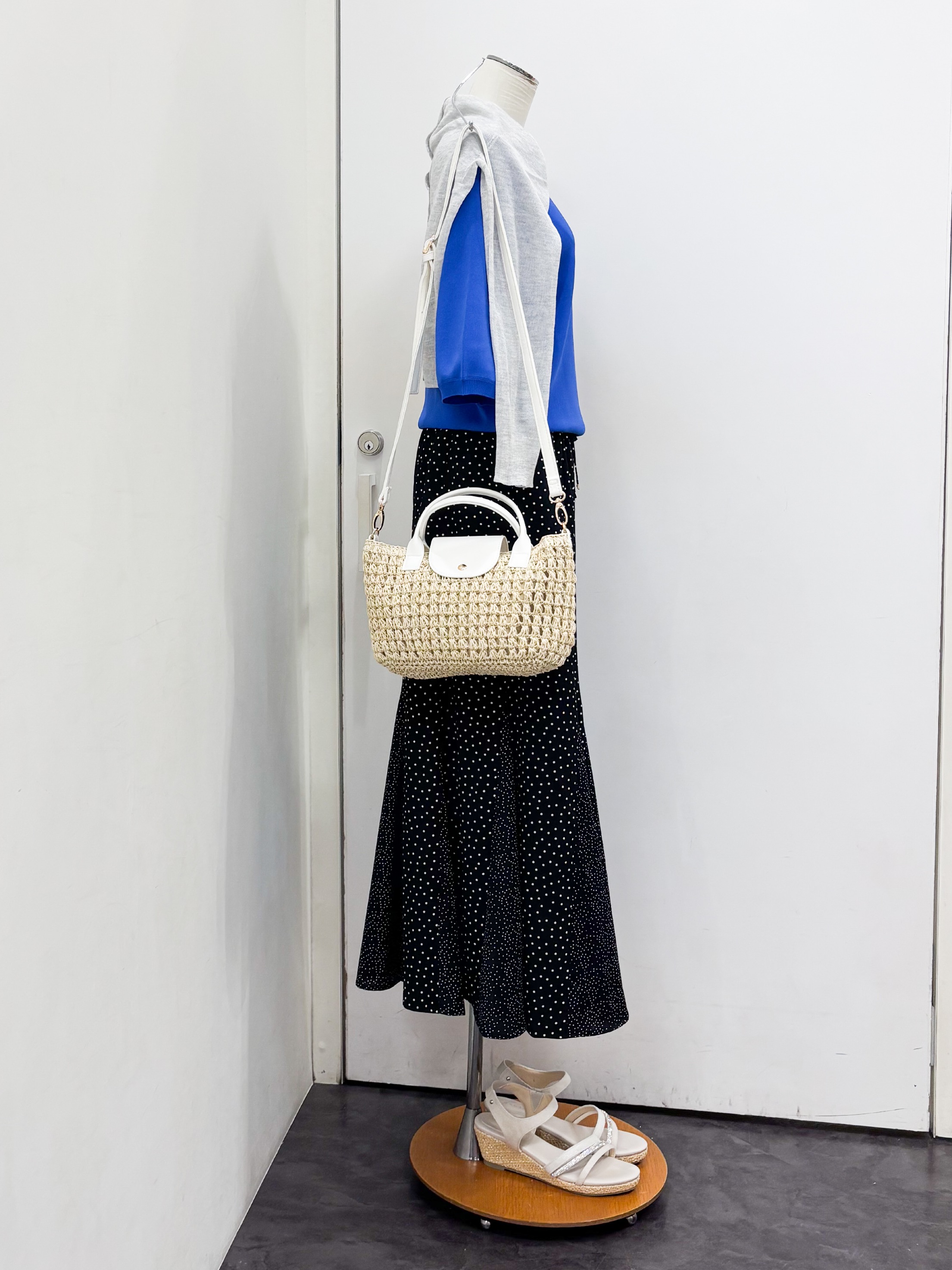 yukariさんの「grove｜高評価！【洗える/名品】大人の透け感、シアーカーディガン」を使ったコーディネート