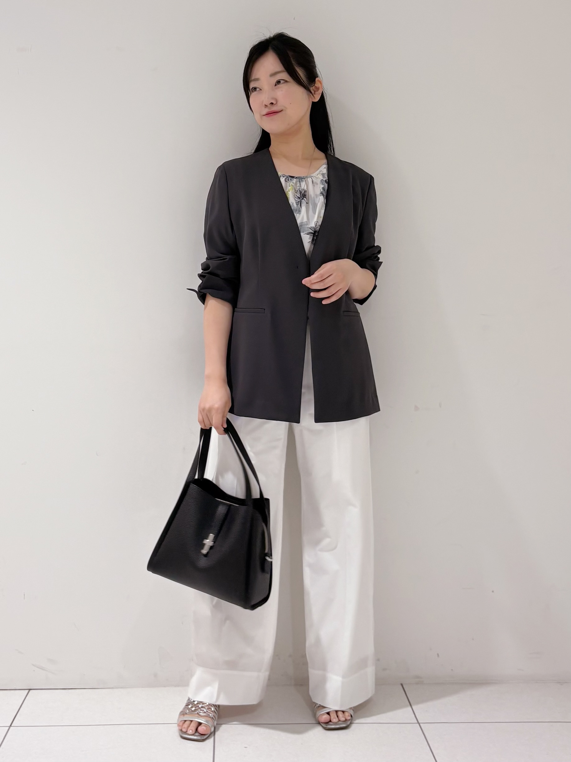momokoさんの「INDIVI｜【接触冷感／透湿／着る日傘】ノーカラージャケット」を使ったコーディネート