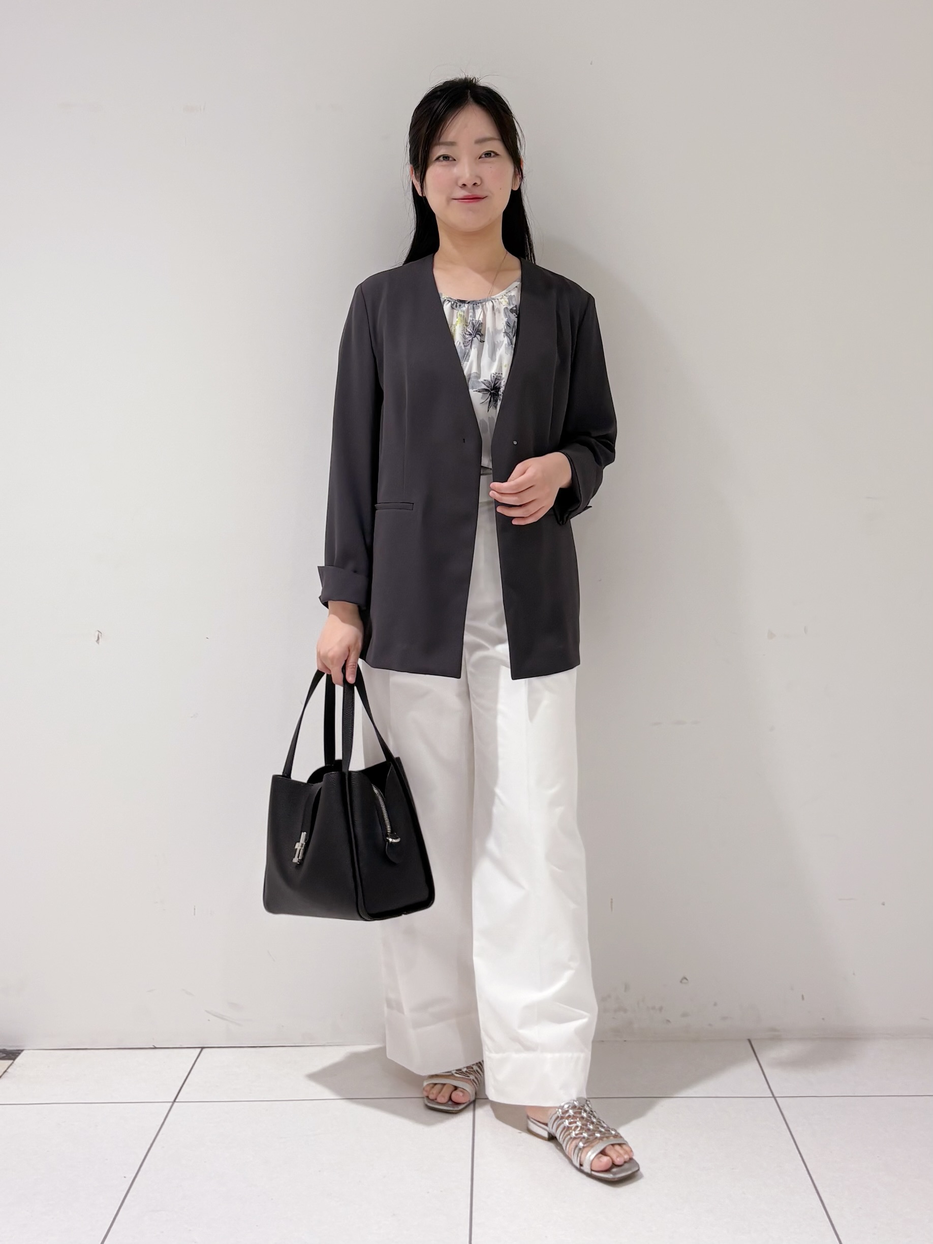 momokoさんの「INDIVI｜【接触冷感／透湿／着る日傘】ノーカラージャケット」を使ったコーディネート