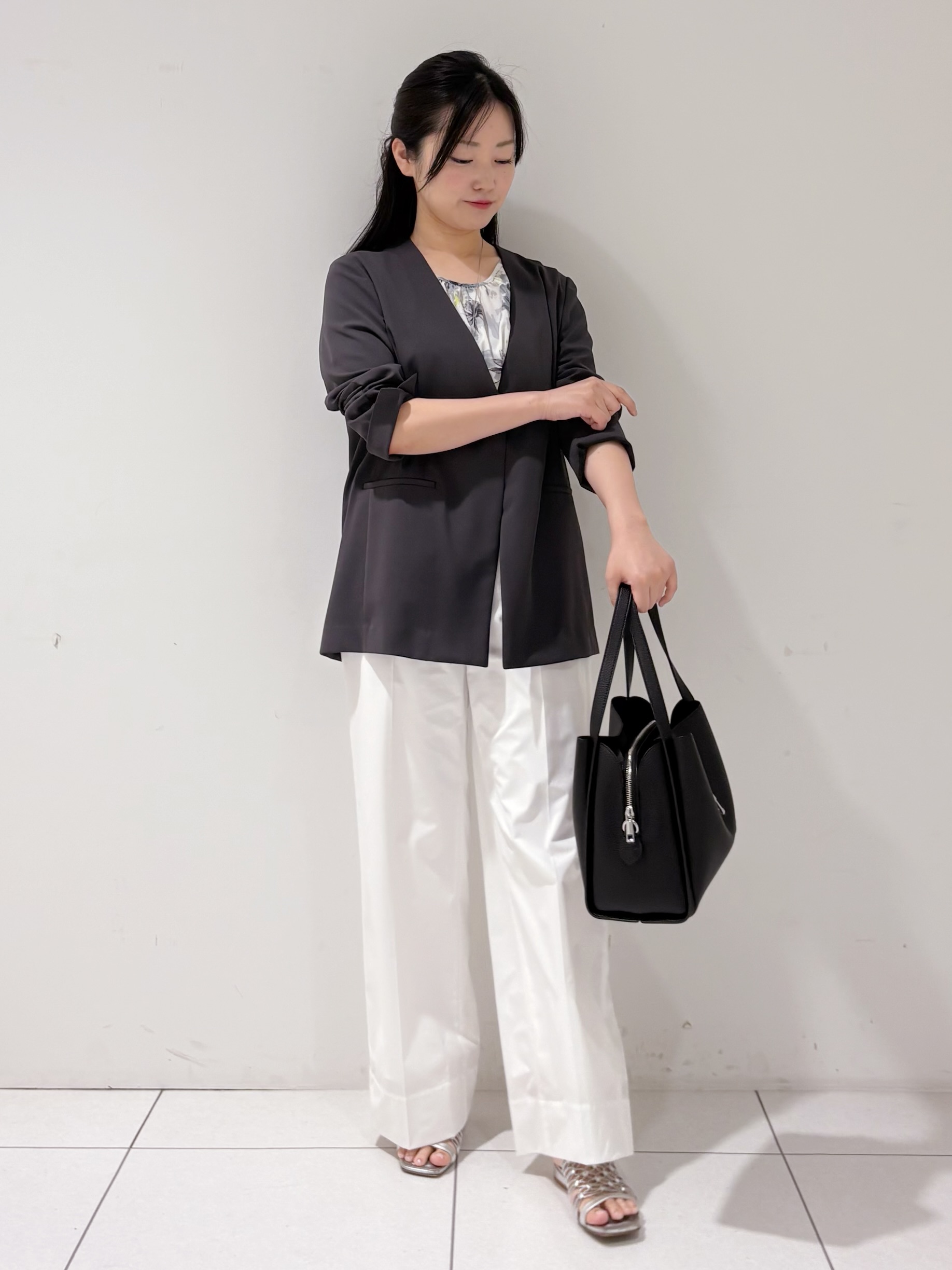 momokoさんの「INDIVI｜【接触冷感／透湿／着る日傘】ノーカラージャケット」を使ったコーディネート