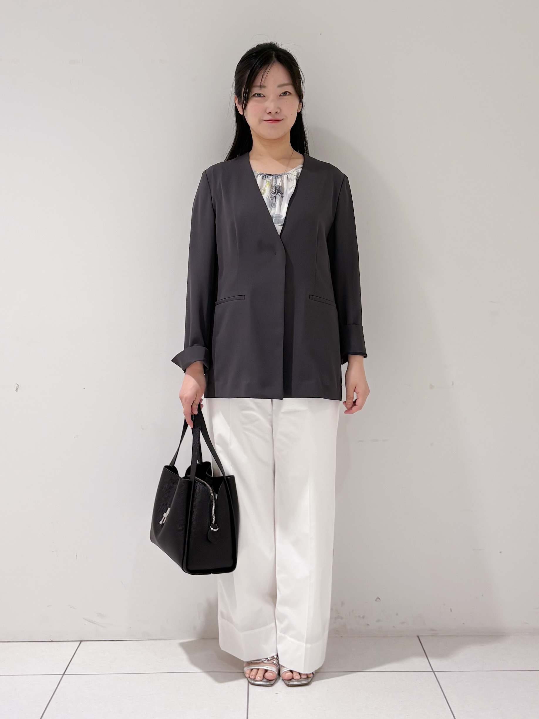 momokoさんの「INDIVI｜【接触冷感／透湿／着る日傘】ノーカラージャケット」を使ったコーディネート