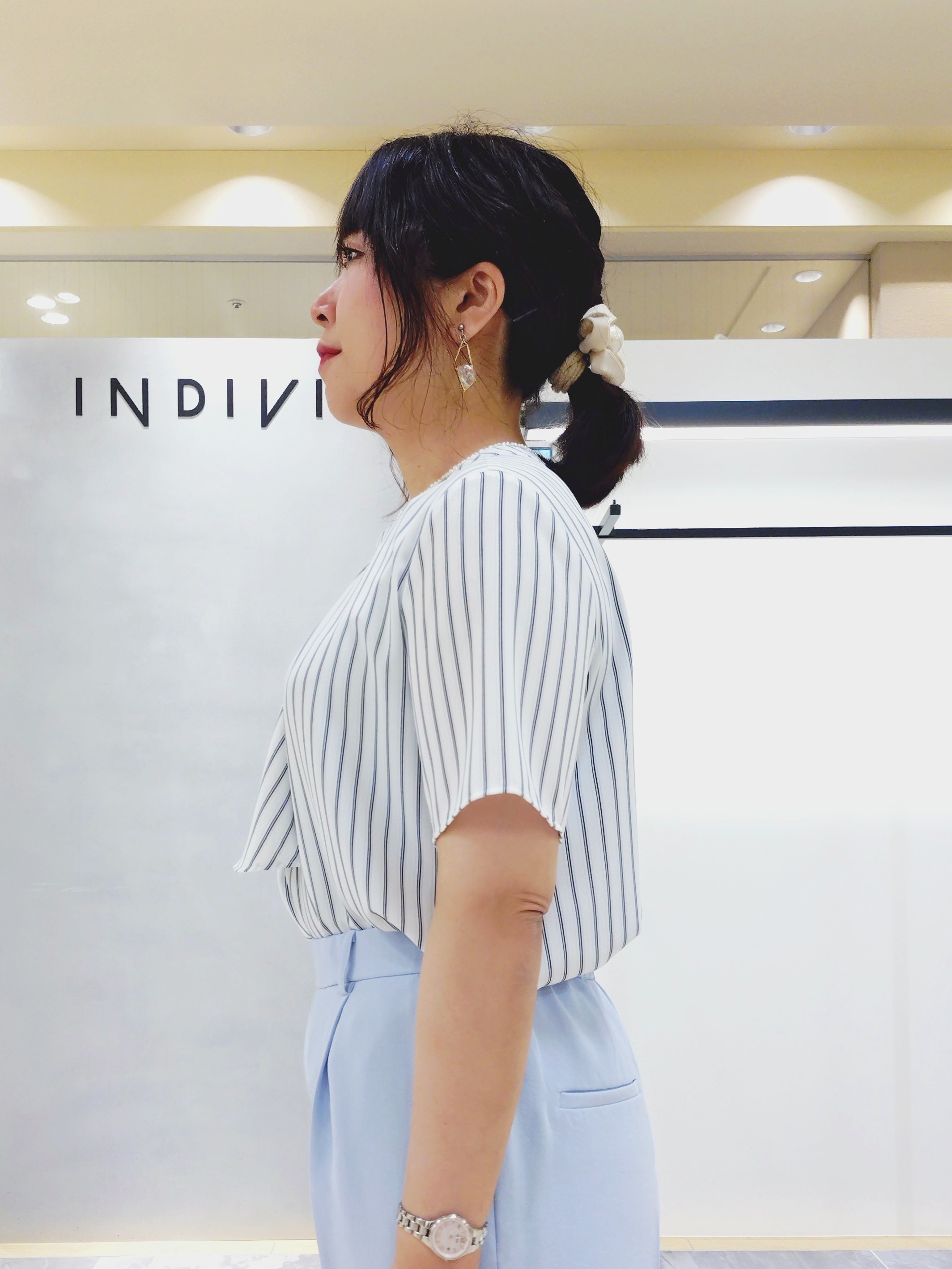 TOMOMIさんの「INDIVI｜【洗える／UVケア／SETUP可】着る日傘ワイドパンツ」を使ったコーディネート