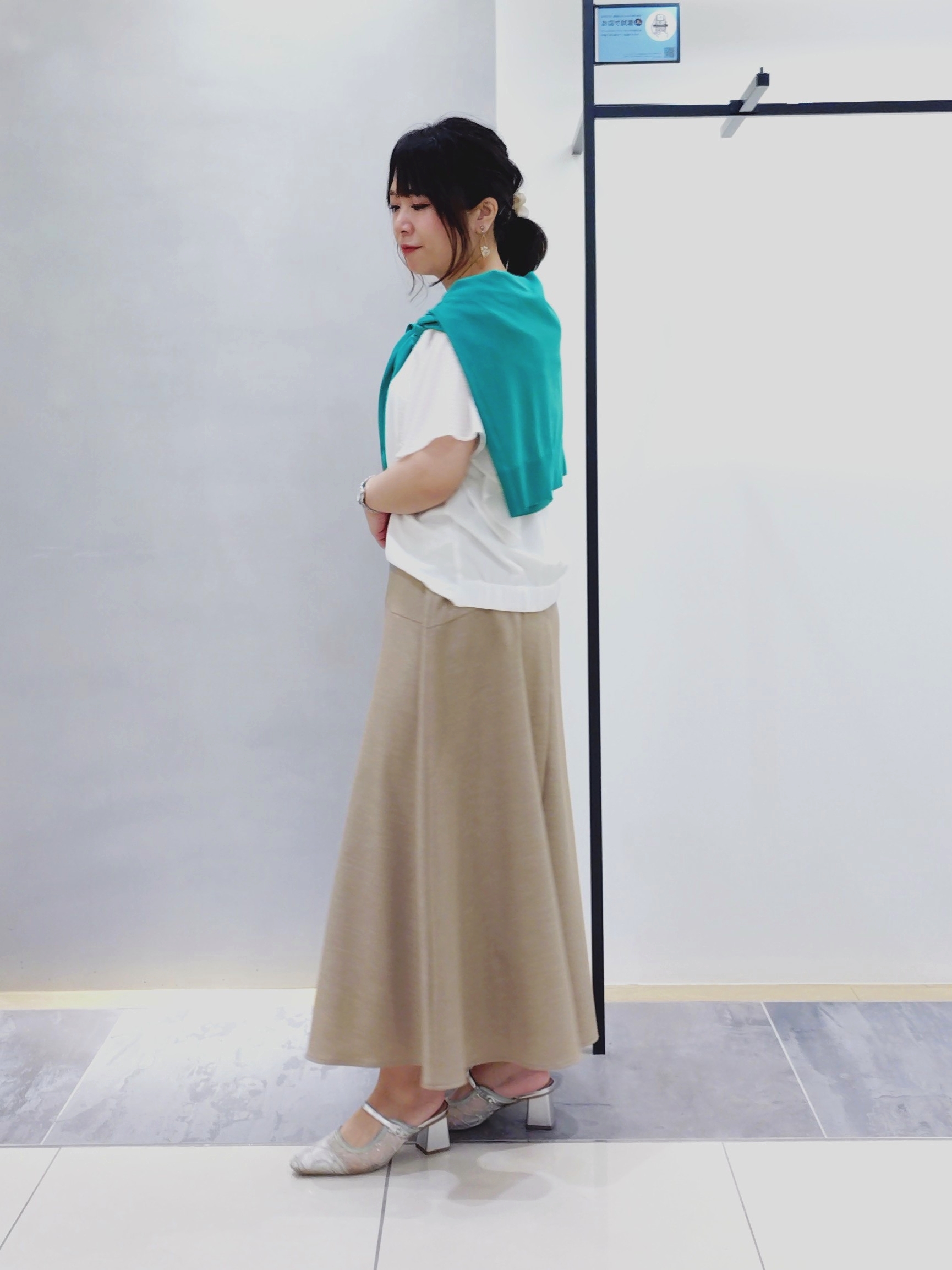 TOMOMIさんの「INDIVI｜【大人カジュアル】メタリックかぎ編みボトルバッグ」を使ったコーディネート