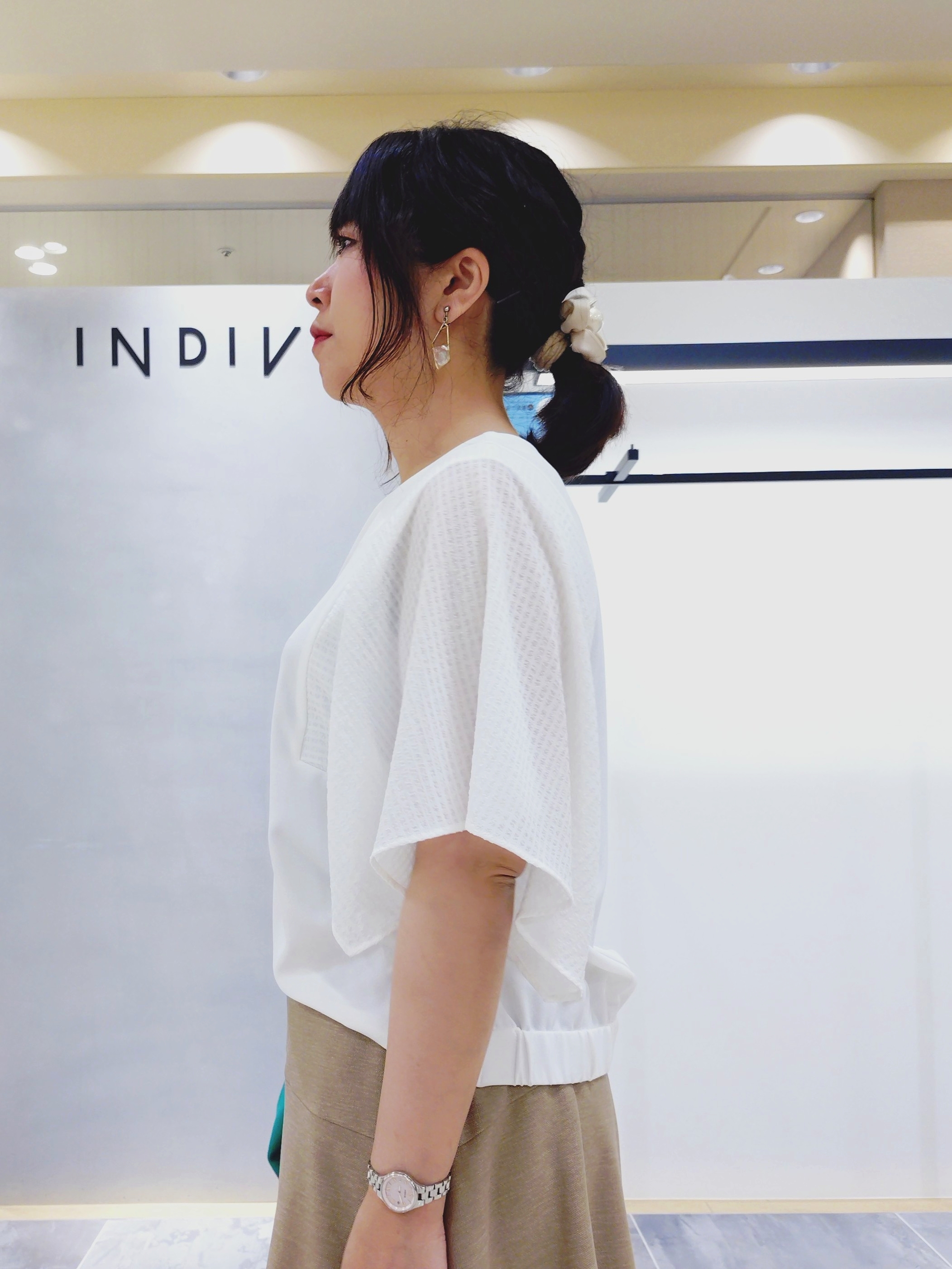 TOMOMIさんの「INDIVI｜【大人カジュアル】メタリックかぎ編みボトルバッグ」を使ったコーディネート