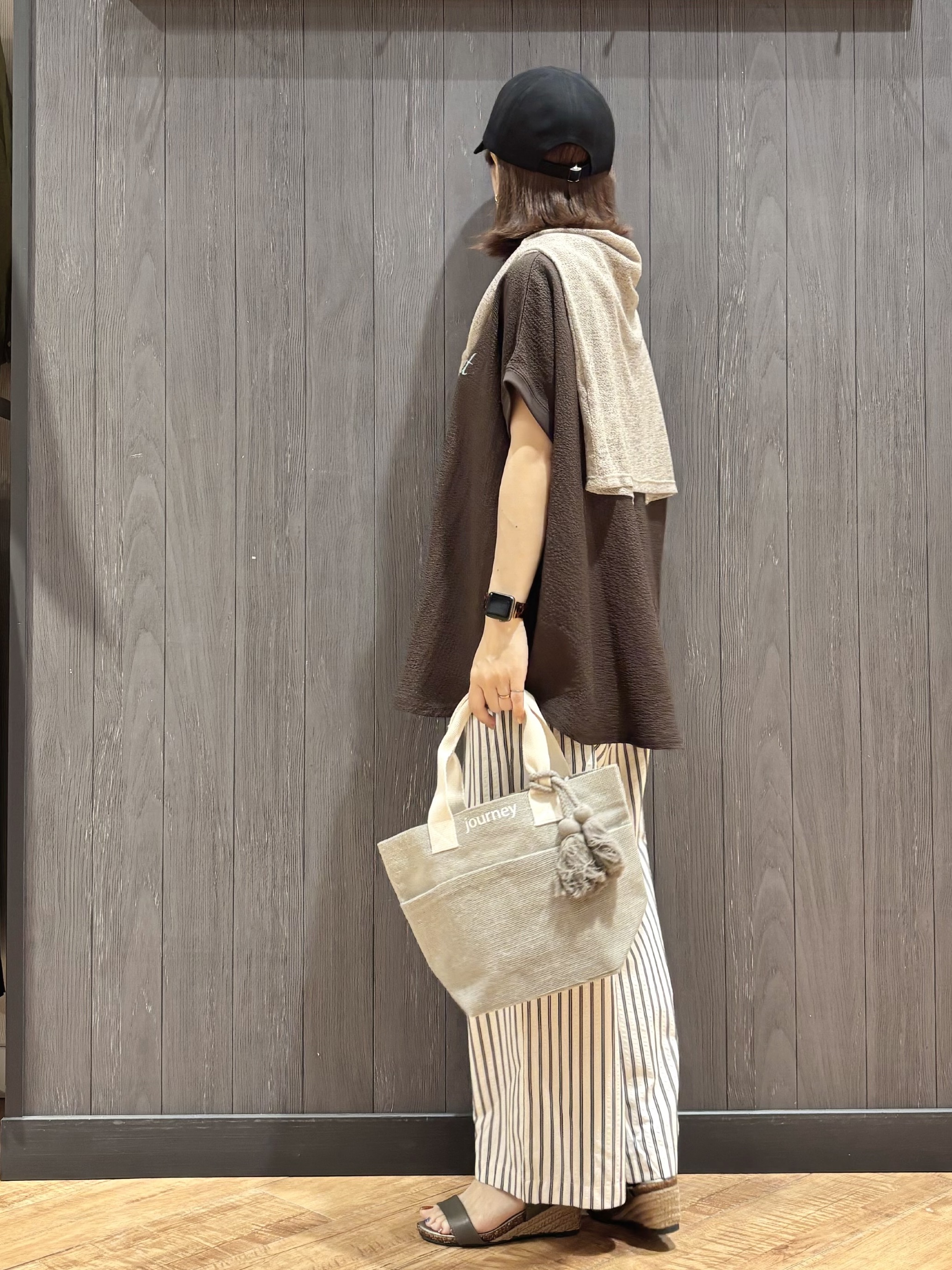 meiさんの「SHOO･LA･RUE｜【洗濯機可】ぽこぽこさらさら アソートTシャツ」を使ったコーディネート