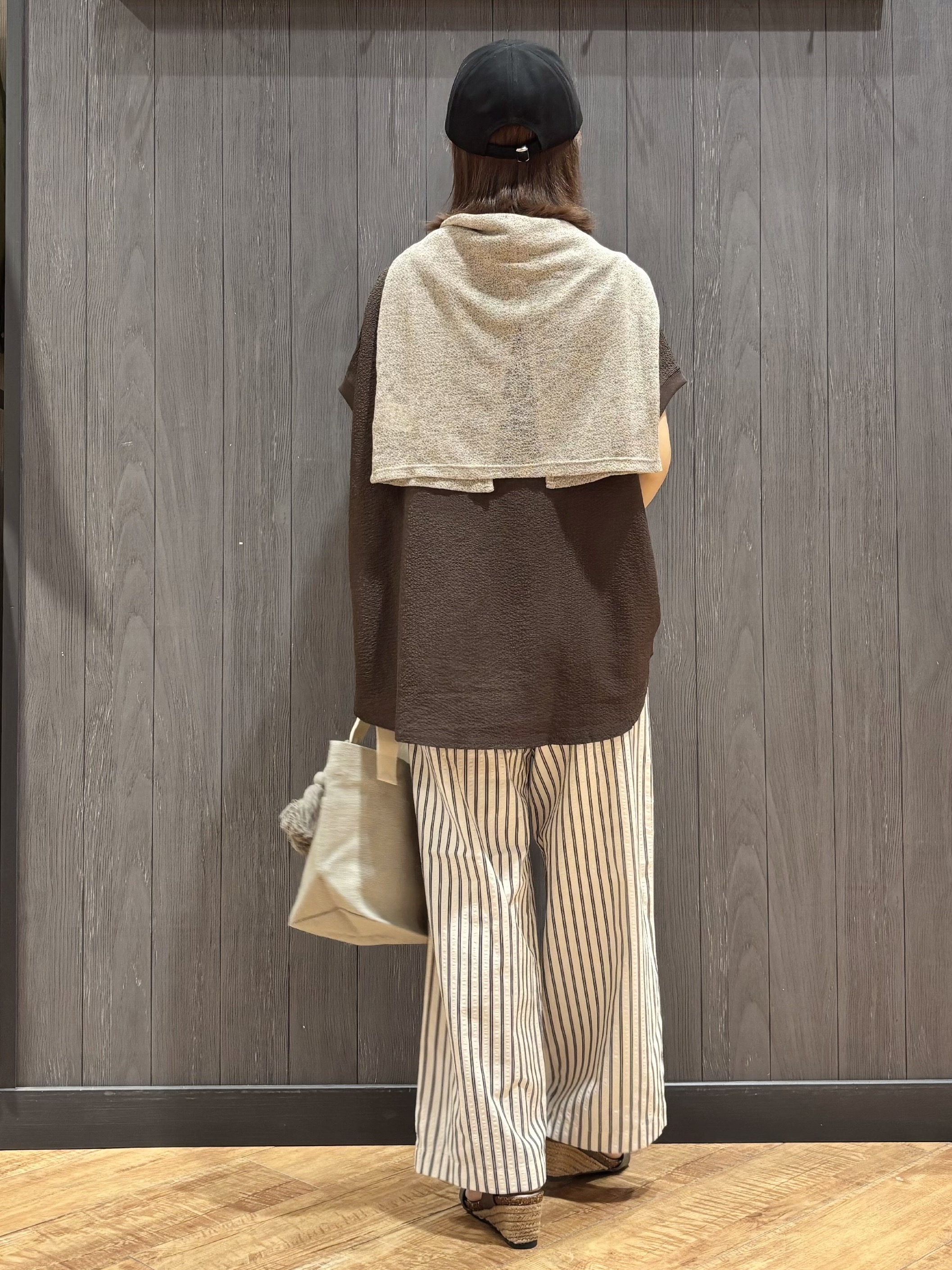 meiさんの「SHOO･LA･RUE｜【洗濯機可】ぽこぽこさらさら アソートTシャツ」を使ったコーディネート
