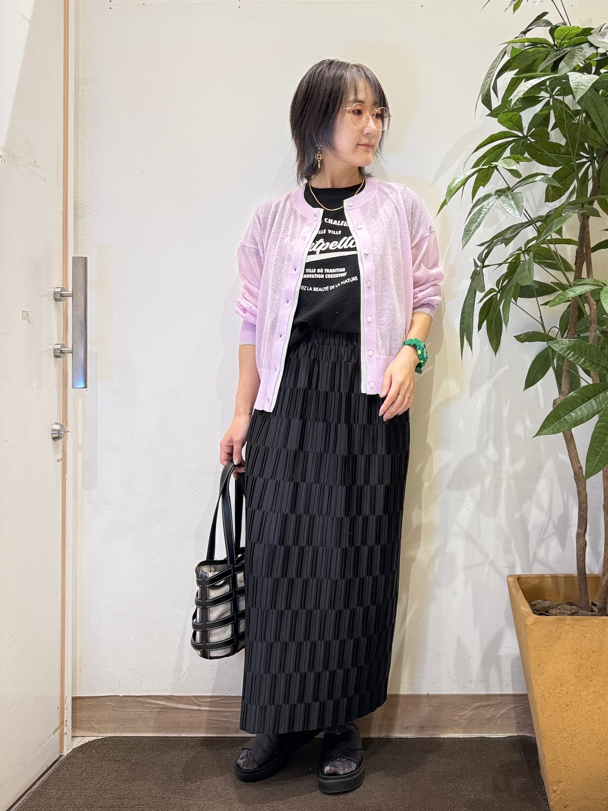 misakiさんの「SHOO･LA･RUE｜【S-LL/洗濯機可】冷房、日焼け対策に 配色シアーカーディガン」を使ったコーディネート