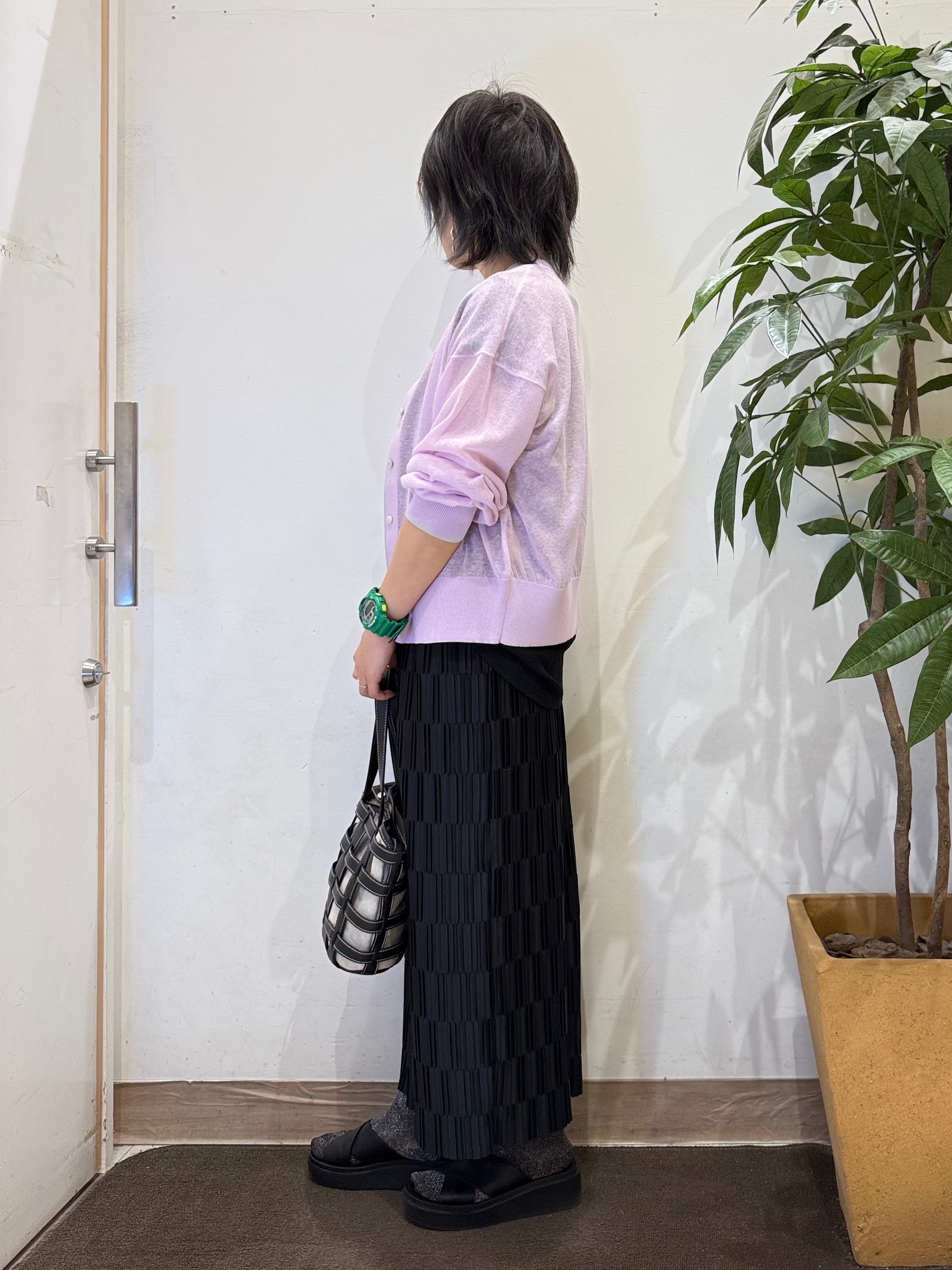 misakiさんの「SHOO･LA･RUE｜【S-LL/洗濯機可】冷房、日焼け対策に 配色シアーカーディガン」を使ったコーディネート