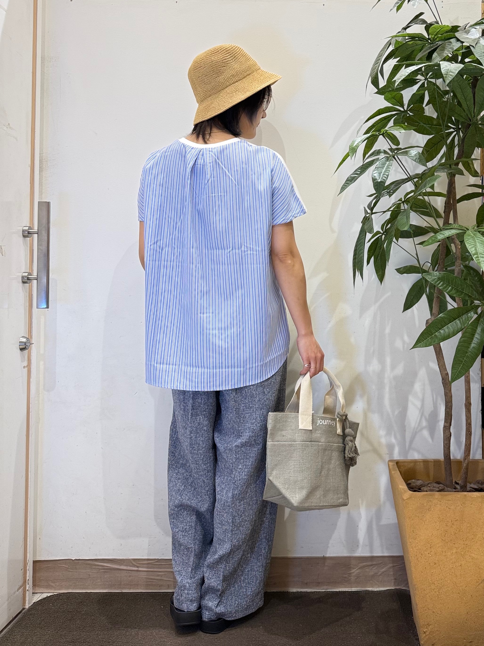 misakiさんの「SHOO･LA･RUE｜【体型カバー/S-LL】インせず着られる 前後素材切替Tシャツ」を使ったコーディネート