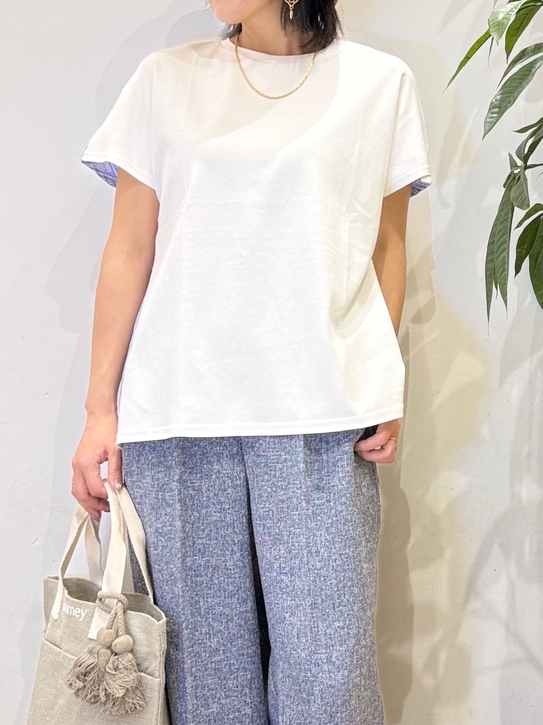 misakiさんの「SHOO･LA･RUE｜【体型カバー/S-LL】インせず着られる 前後素材切替Tシャツ」を使ったコーディネート