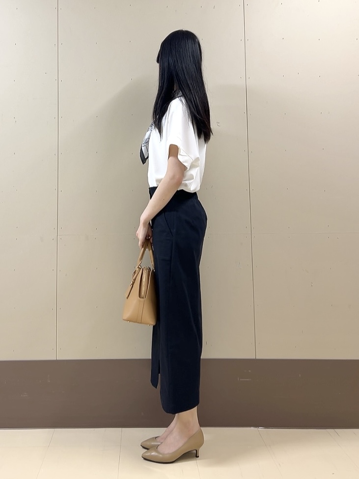 sechiさんの「UNTITLED｜【セットアップ可/UVカット/前後2WAY】リラクシーフレンチスリーブブラウス」を使ったコーディネート