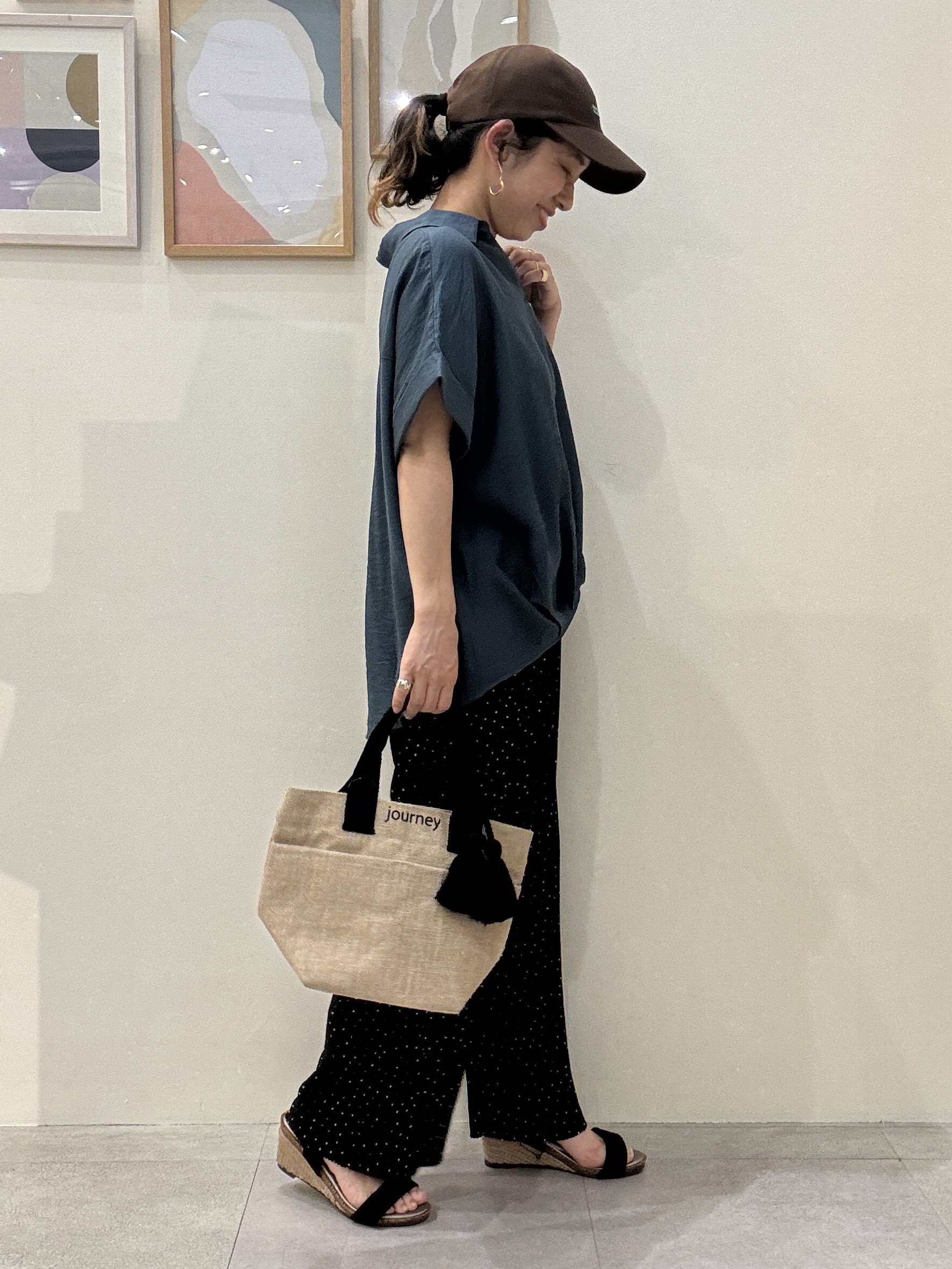 たけぴさんの「SHOO･LA･RUE｜【S-LL/洗濯機可】インせず着られる 裾タック スキッパーシャツ」を使ったコーディネート