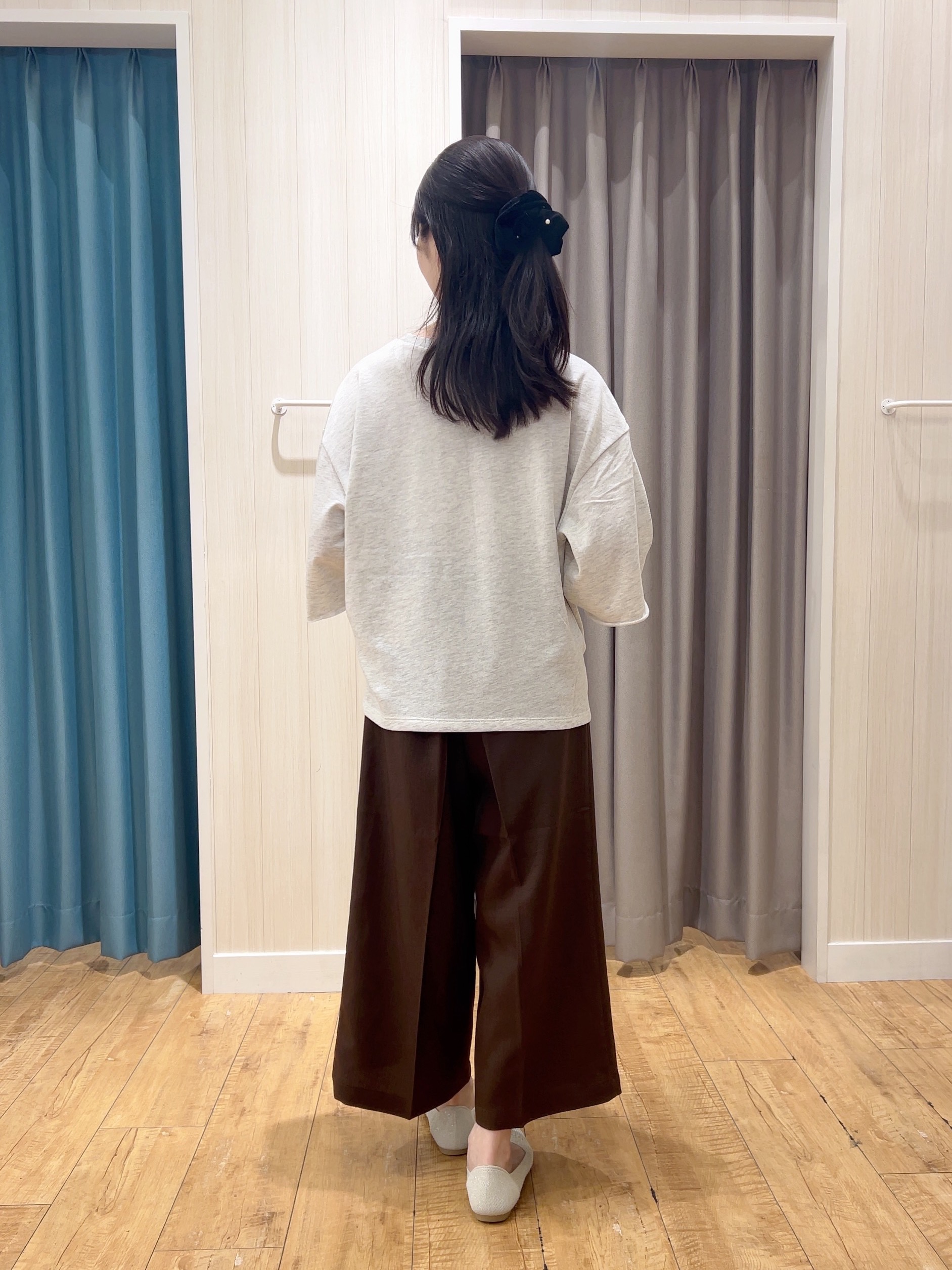 moneさんの「SHOO･LA･RUE｜【洗濯機可/S-LL/選べる6柄】切りっぱなしお袖がこなれカジュアル 5分袖シアーTシャツ」を使ったコーディネート