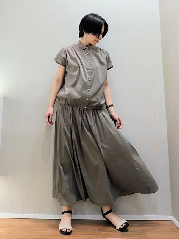 ミズタさんの「UNTITLED｜【セットアップ可/軽量/清涼感】ローンギャザーブラウス」を使ったコーディネート