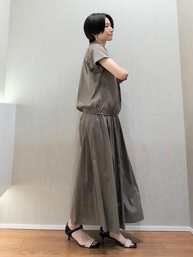 ミズタさんの「UNTITLED｜【セットアップ可/軽量/清涼感】ローンギャザーブラウス」を使ったコーディネート