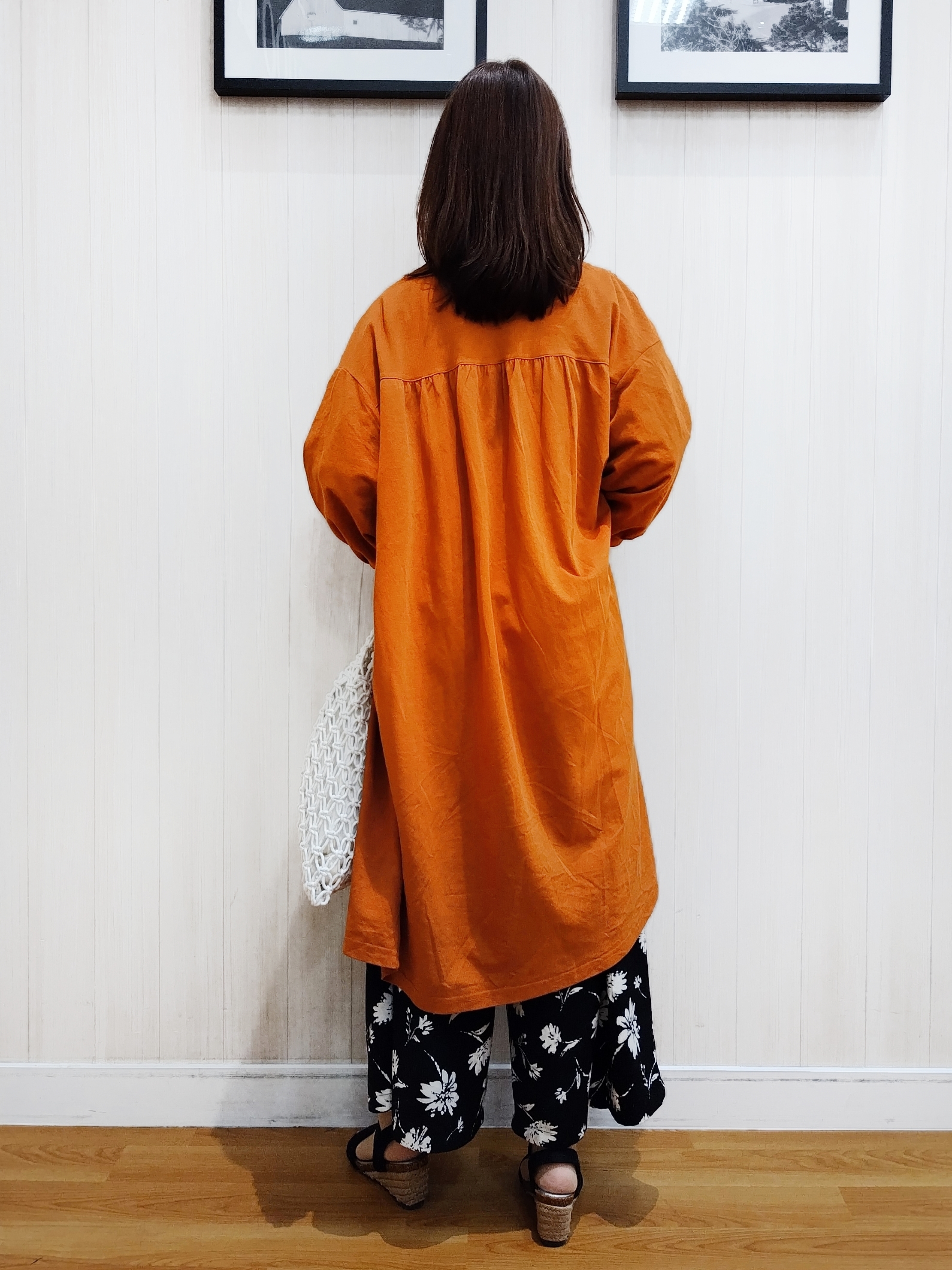 yseさんの「SHOO･LA･RUE｜【洗濯機可/S-LL】1枚でも羽織でも キーネックシャツワンピース」を使ったコーディネート