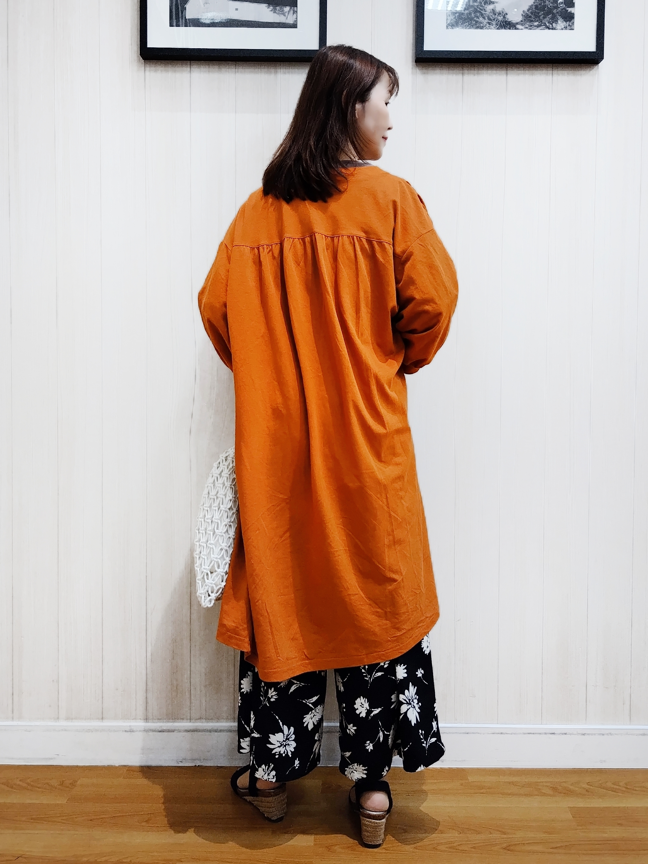 yseさんの「SHOO･LA･RUE｜【洗濯機可/S-LL】1枚でも羽織でも キーネックシャツワンピース」を使ったコーディネート