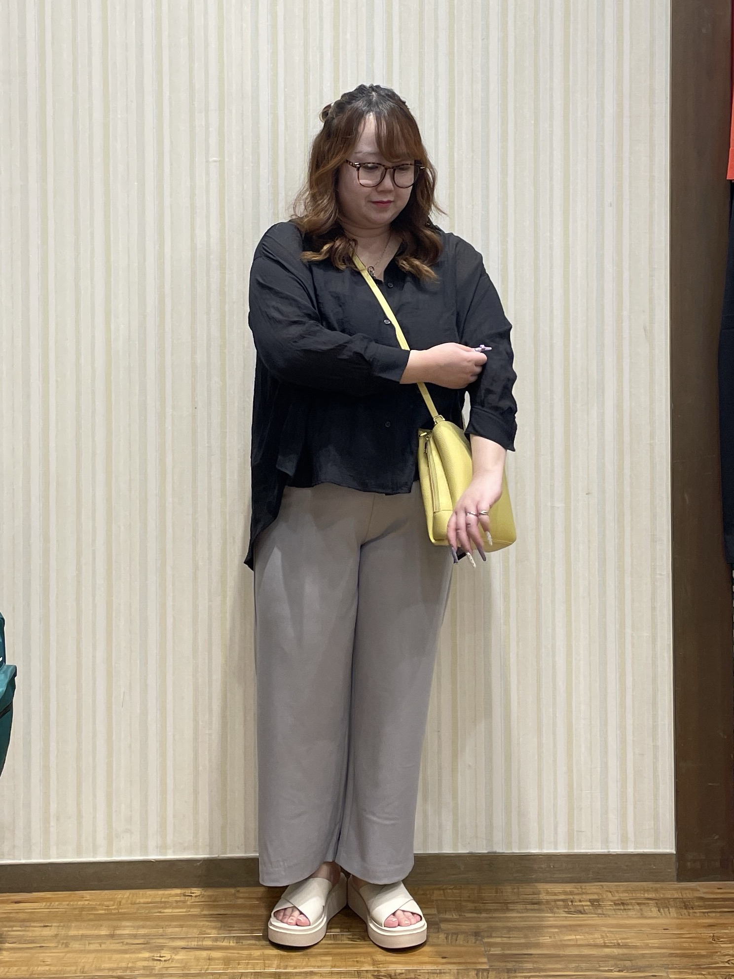 Risaさんの「SHOO･LA･RUE｜【着丈選べる/セットアップ可】洗濯後しわになりにくい とろみワイドパンツ」を使ったコーディネート