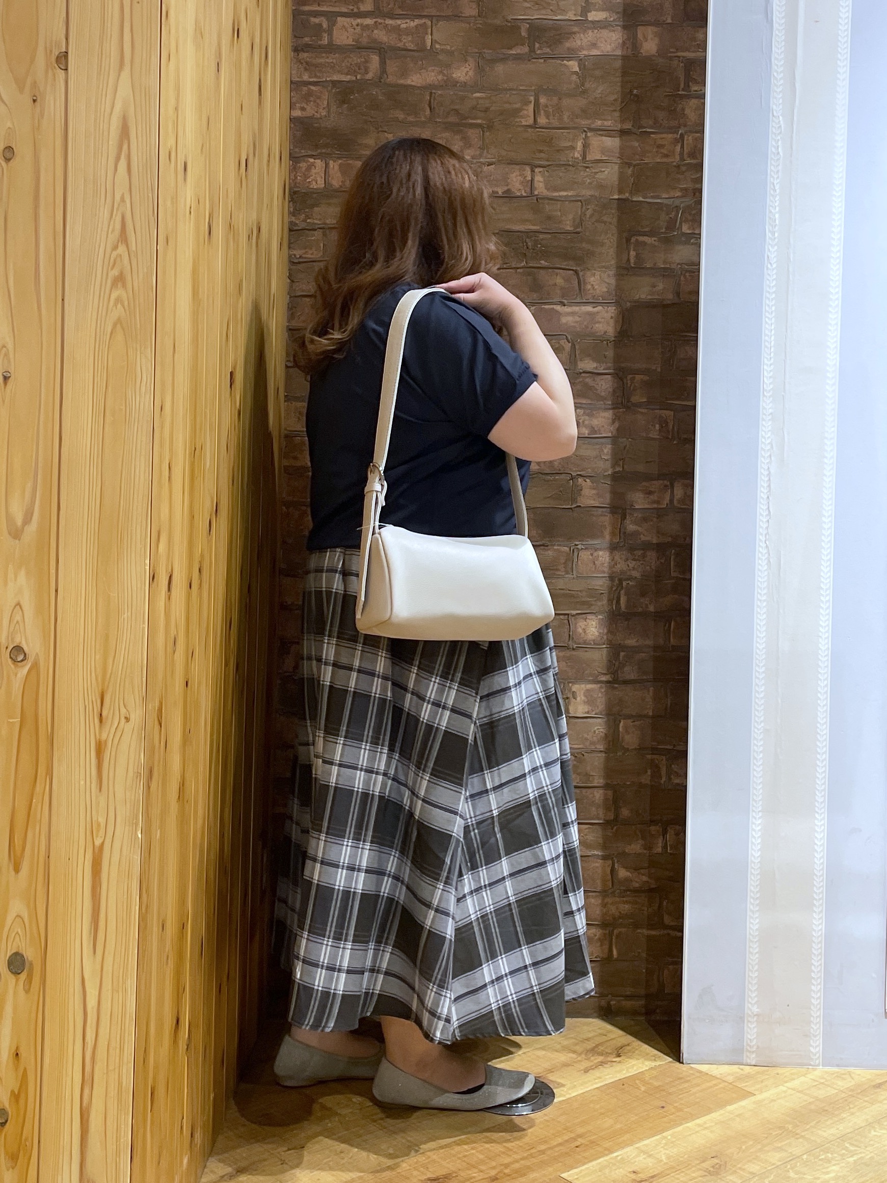 Risaさんの「SHOO･LA･RUE｜【洗濯後しわになりにくい】インせず着られる さらっとタッチのドルマンブラウス」を使ったコーディネート