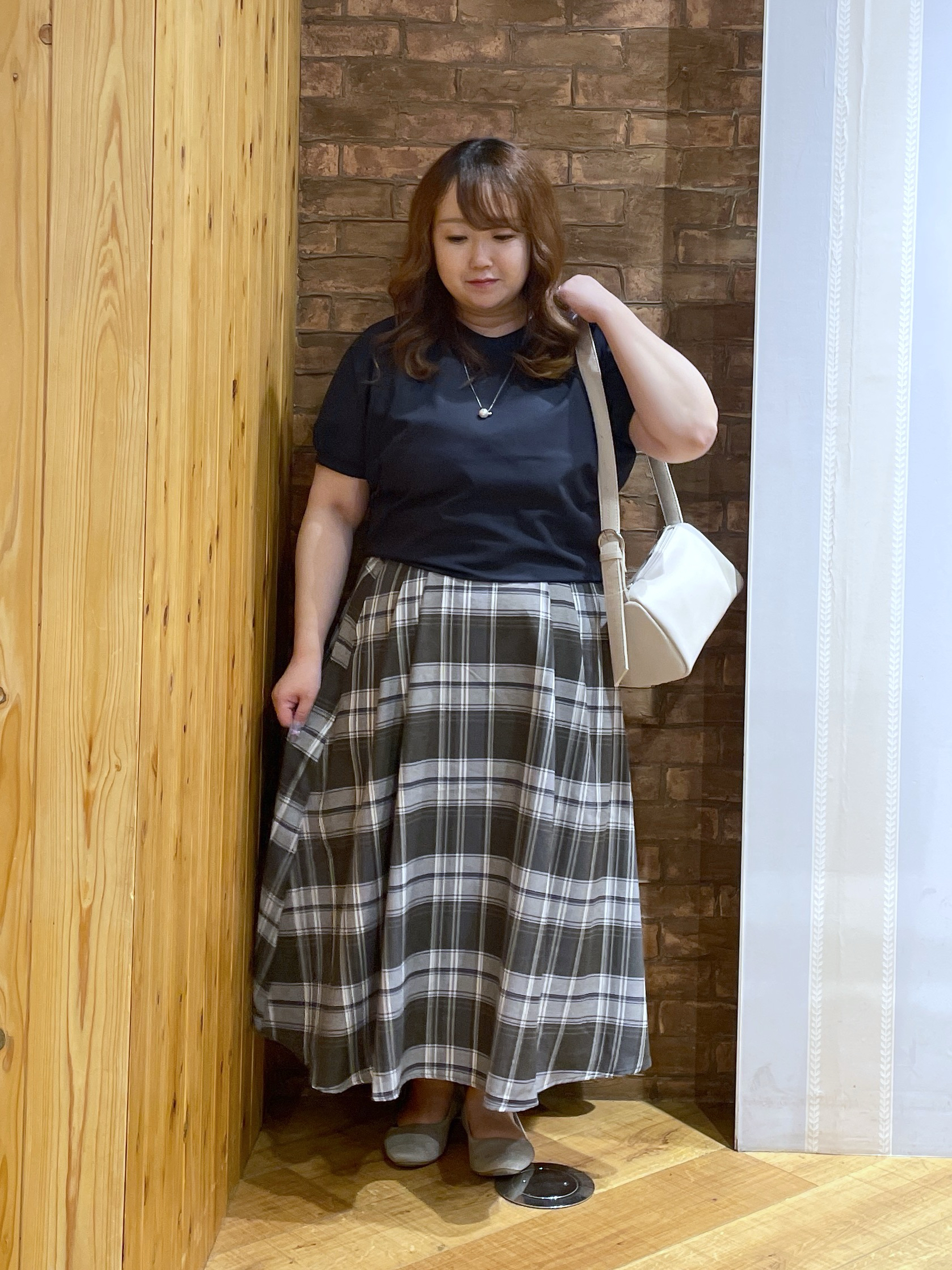 Risaさんの「SHOO･LA･RUE｜【洗濯後しわになりにくい】インせず着られる さらっとタッチのドルマンブラウス」を使ったコーディネート