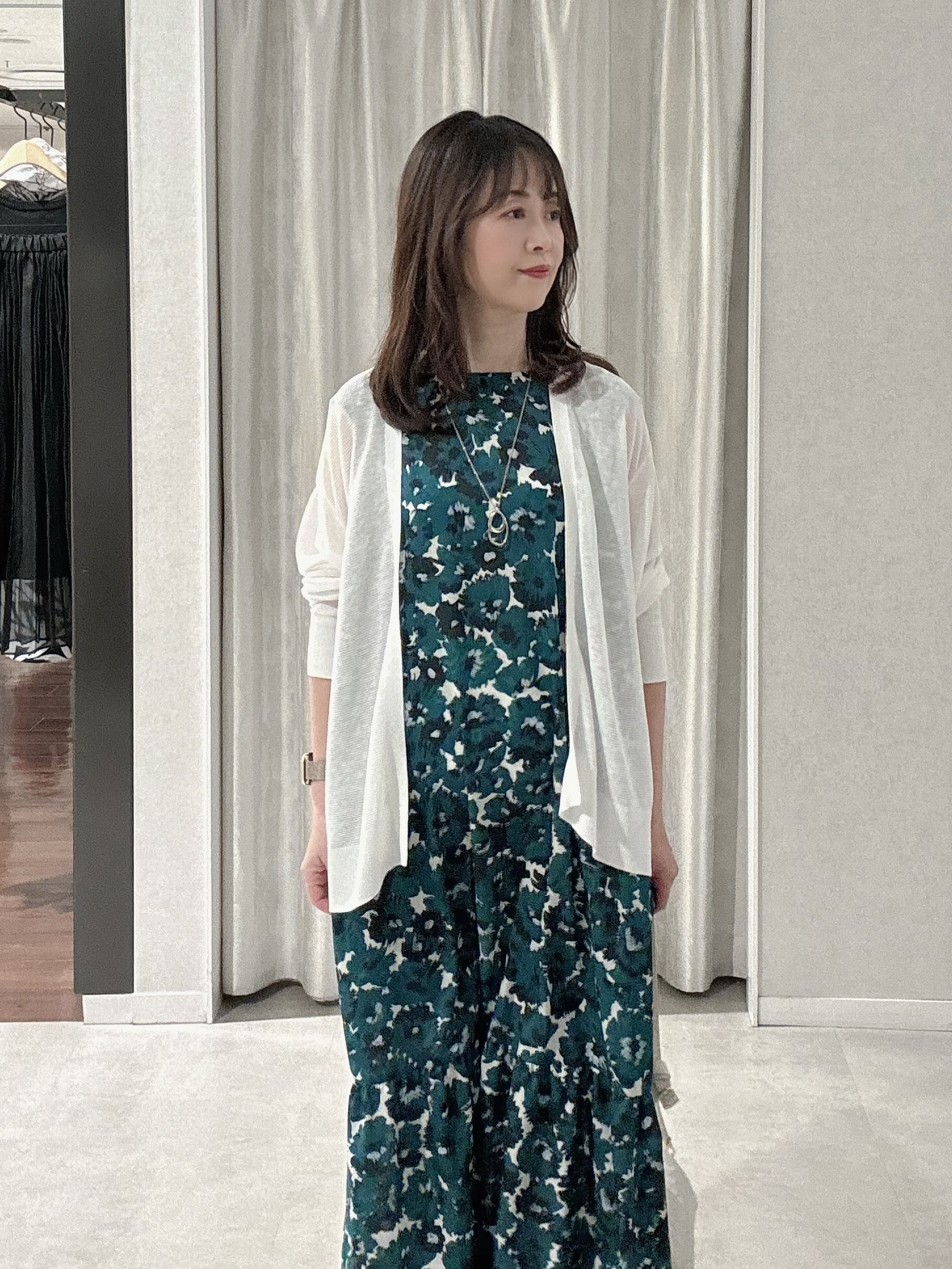 makiさんの「UNTITLED｜【日除け・冷房対策に】コットンリネンカーディガン」を使ったコーディネート