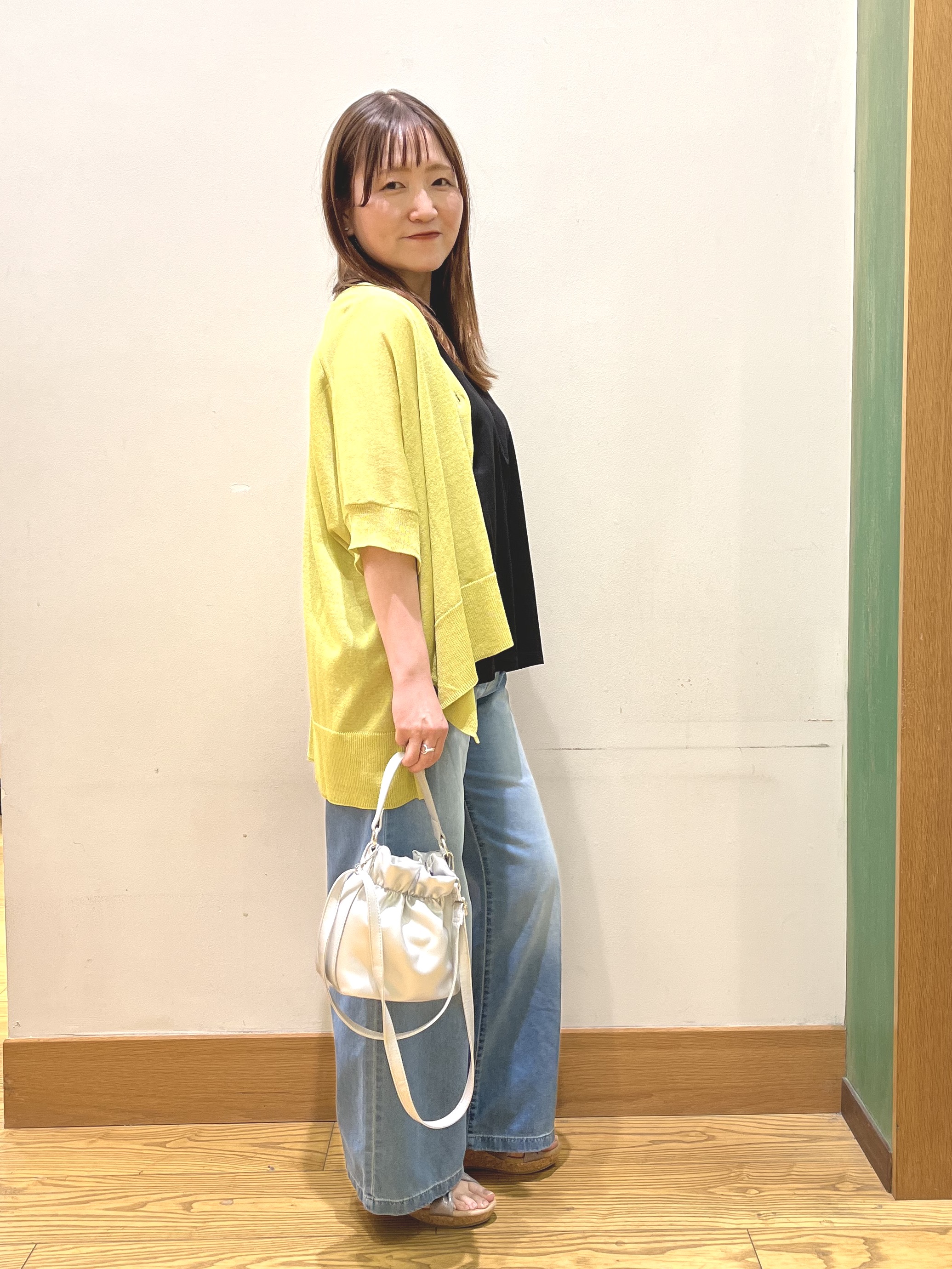 ゆっきーさんの「SHOO･LA･RUE｜【UVカット/接触冷感】上品に涼し気 とろみタックノースリーブトップス」を使ったコーディネート