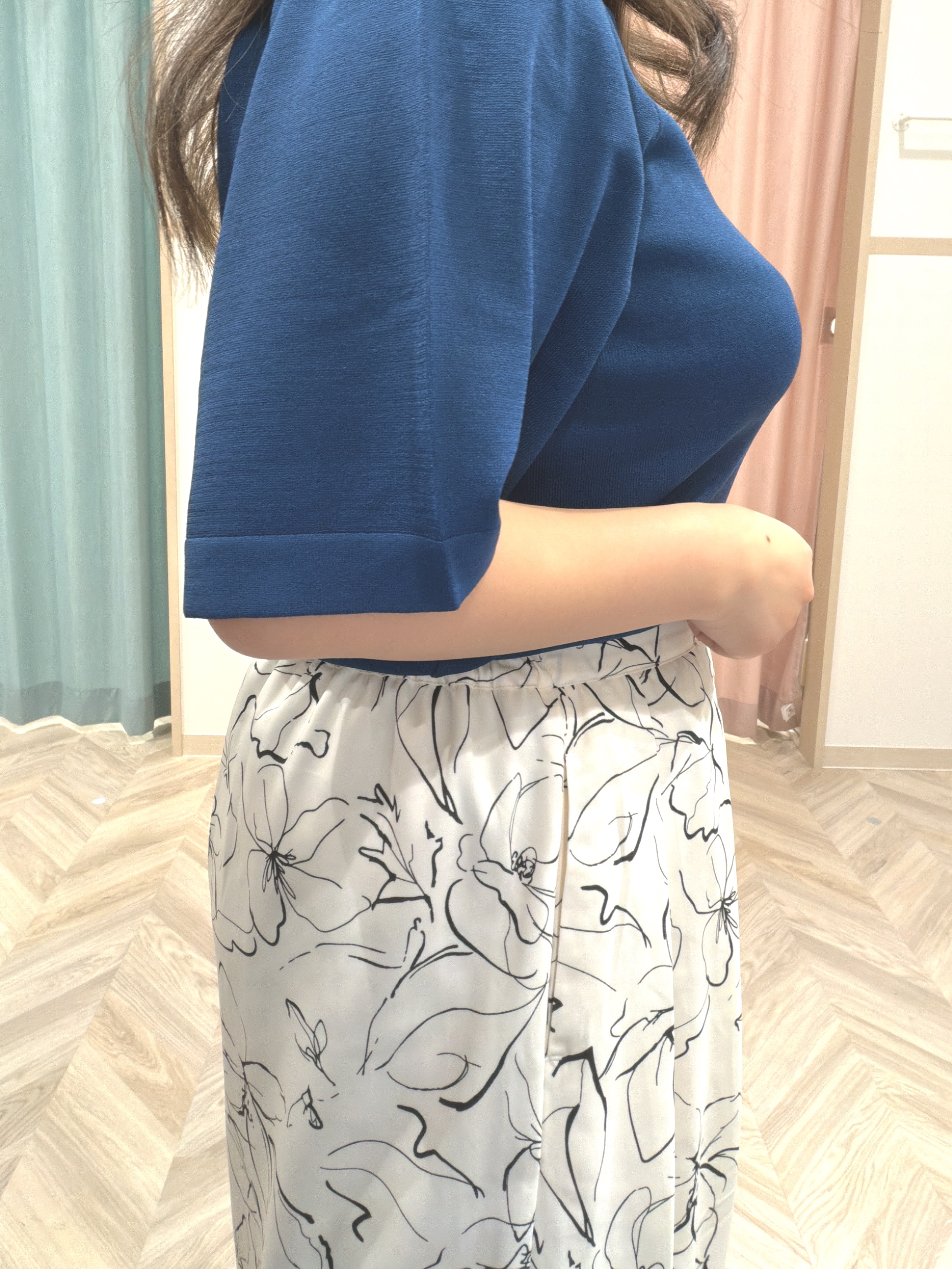 まちゃんなちゃんさんの「SHOO･LA･RUE｜【S-LL/柄が選べる】品よく華やか 花柄アソートプリントスカーチョ」を使ったコーディネート