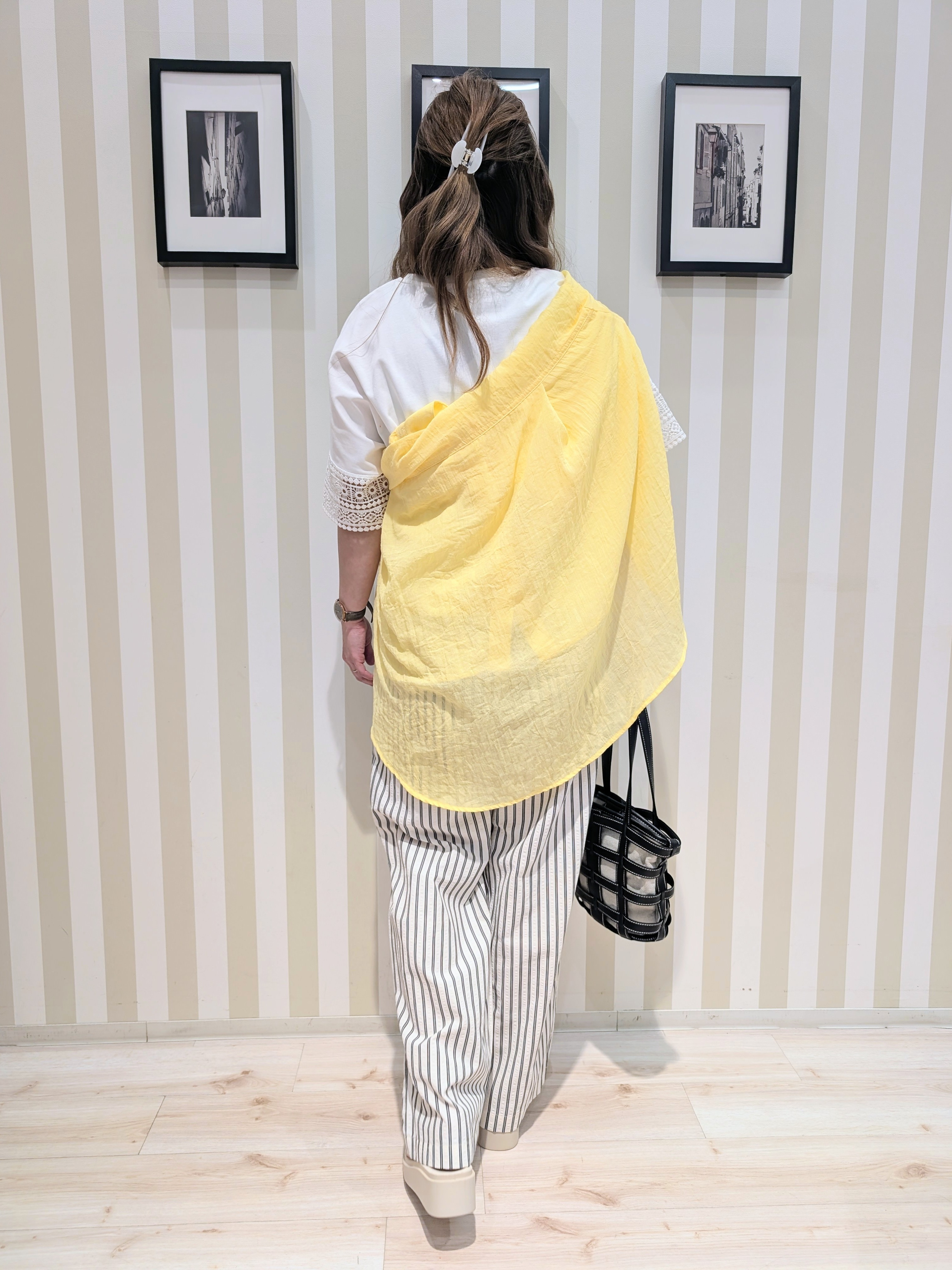 otaさんの「SHOO･LA･RUE｜【体型カバー】ふんわり質感 やわらかこなれシアーシャツ」を使ったコーディネート