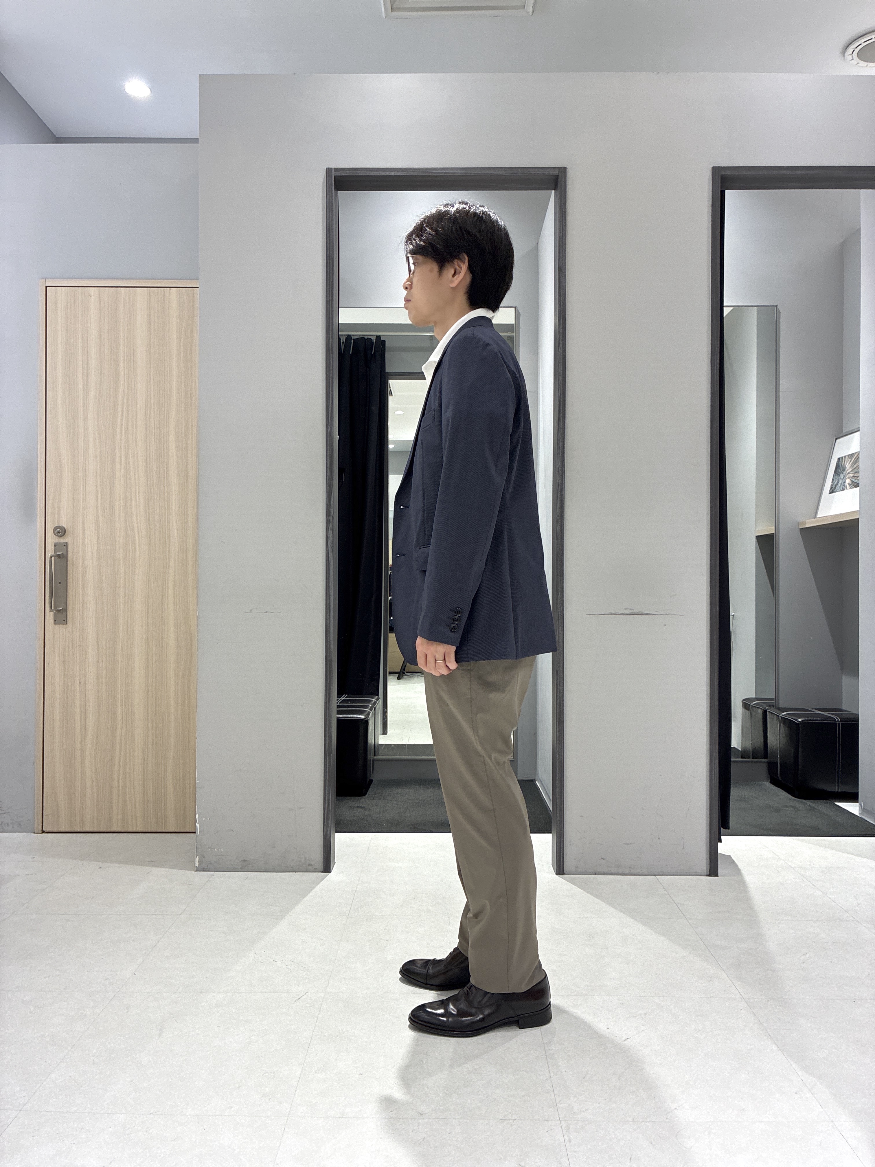 わいずみさんの「TAKEO KIKUCHI｜【360&deg;ストレッチ／軽量】None Of Stress ライト ジャケット（セットアップ対応）」を使ったコーディネート