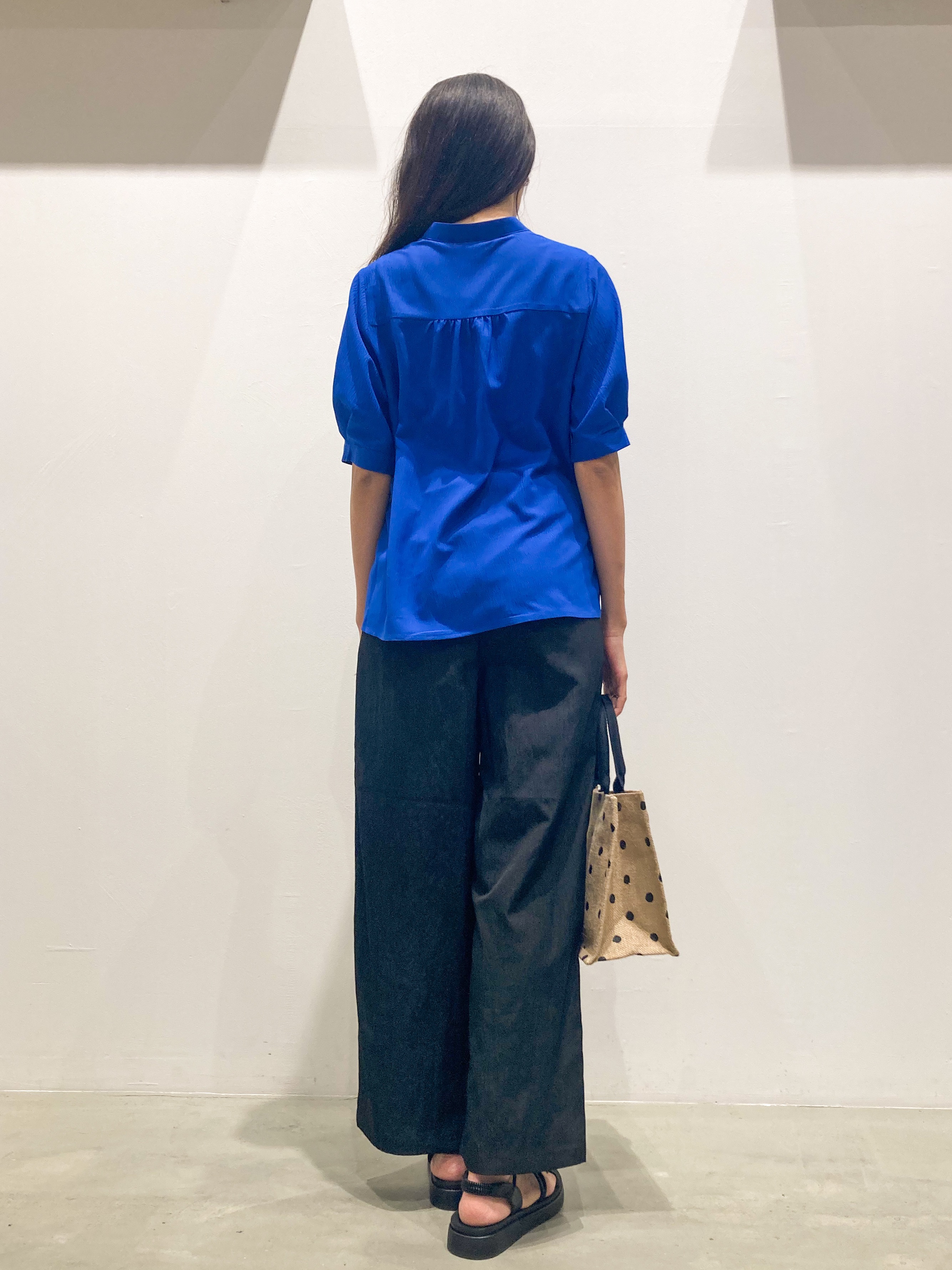 yagiさんの「grove｜【貴島明日香さん着用/体型カバー】ON・OFF使えるスモッキングタックブラウス」を使ったコーディネート