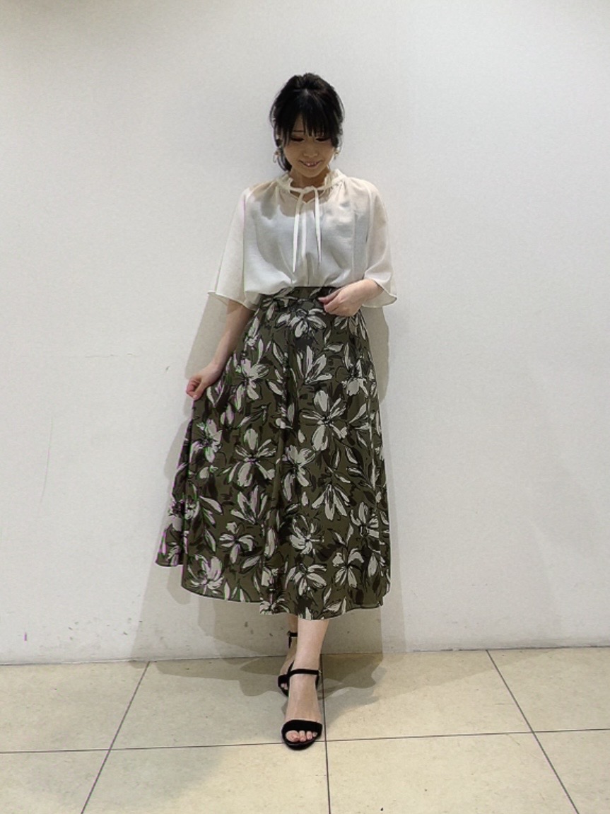 watanabeさんの「UNTITLED｜【シアー/首元フリル】シルキーシフォンブラウス」を使ったコーディネート