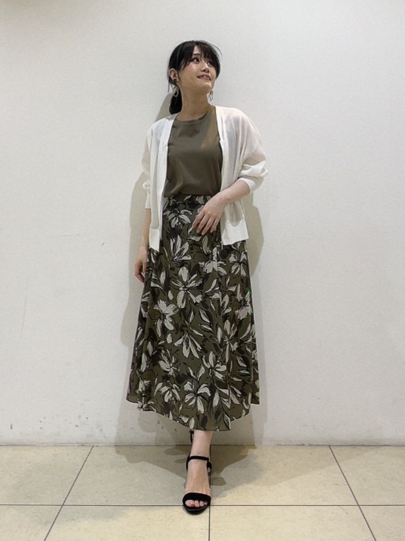 watanabeさんの「UNTITLED｜【アンサンブル可/日除け・冷房対策】シアーレーヨンZIPカーディガン」を使ったコーディネート