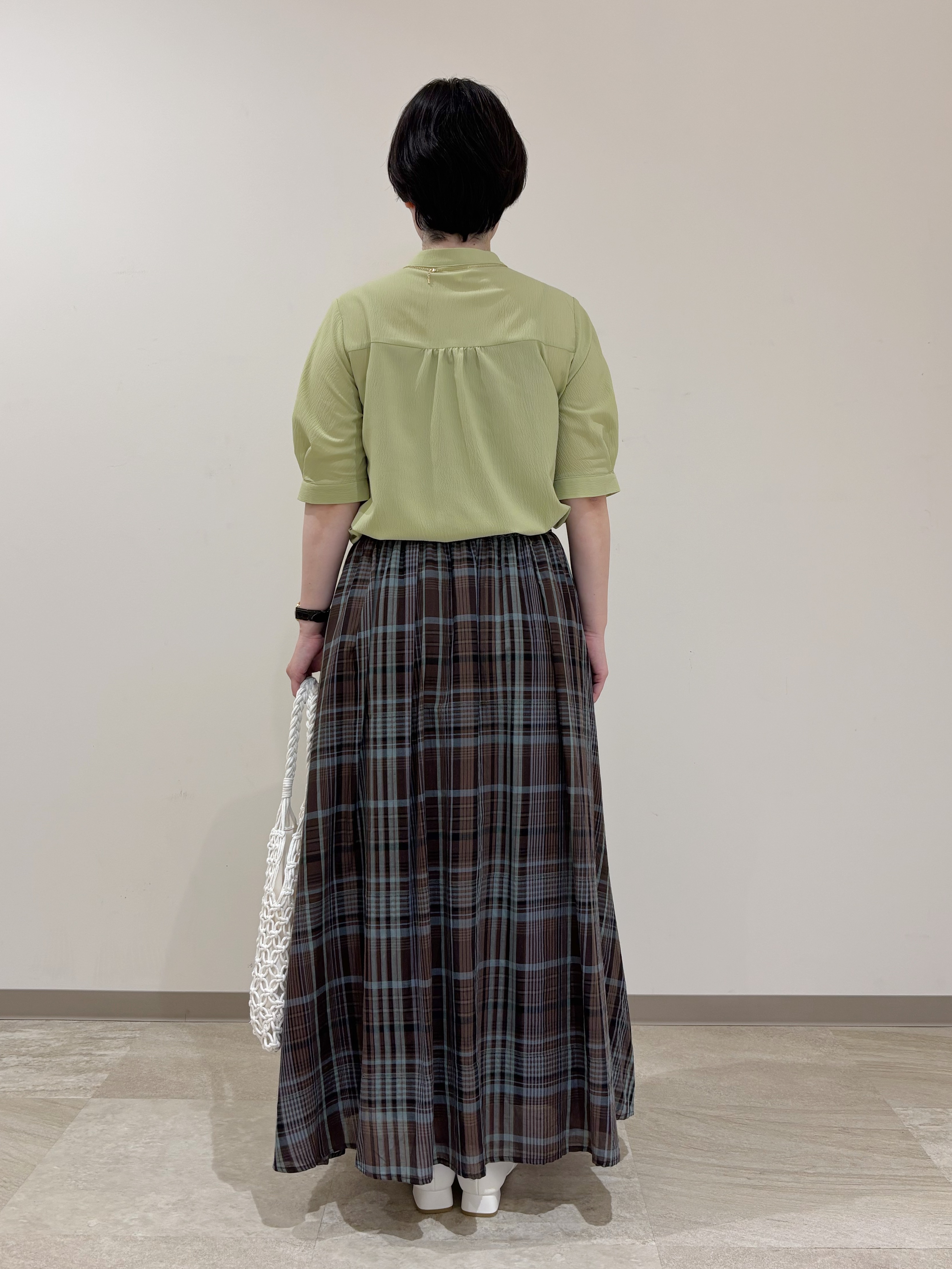 marikoさんの「grove｜【体型カバー】ON・OFF使えるスモッキングタックブラウス」を使ったコーディネート