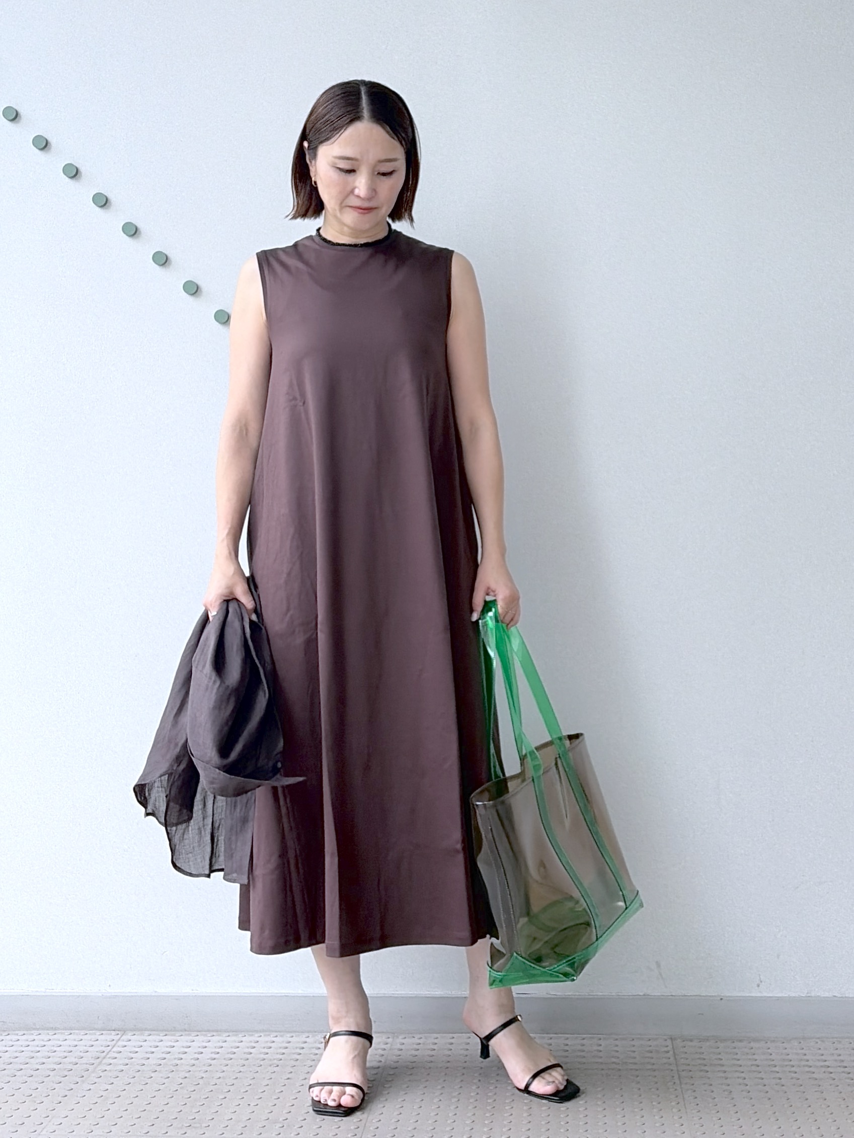 yoshikadoさんの「DRESSTERIOR｜【接触冷感／抗菌防臭／消臭/ウォッシャブル】アイスクリアコットン フレンチスリーブワンピース」を使ったコーディネート