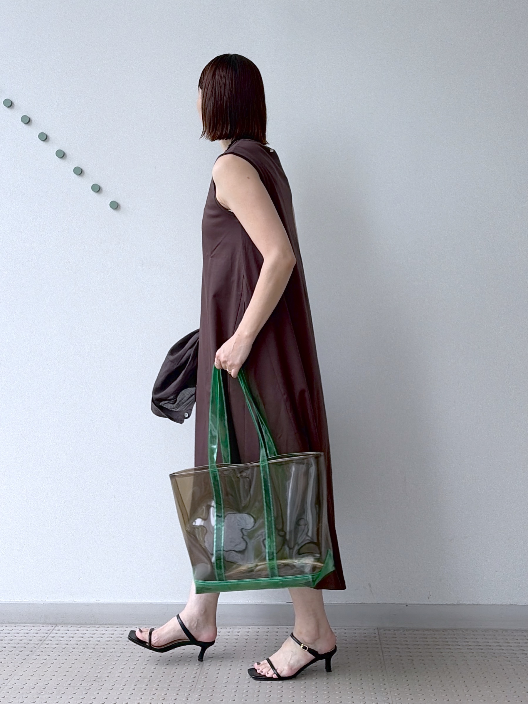 yoshikadoさんの「DRESSTERIOR｜【接触冷感／抗菌防臭／消臭/ウォッシャブル】アイスクリアコットン フレンチスリーブワンピース」を使ったコーディネート