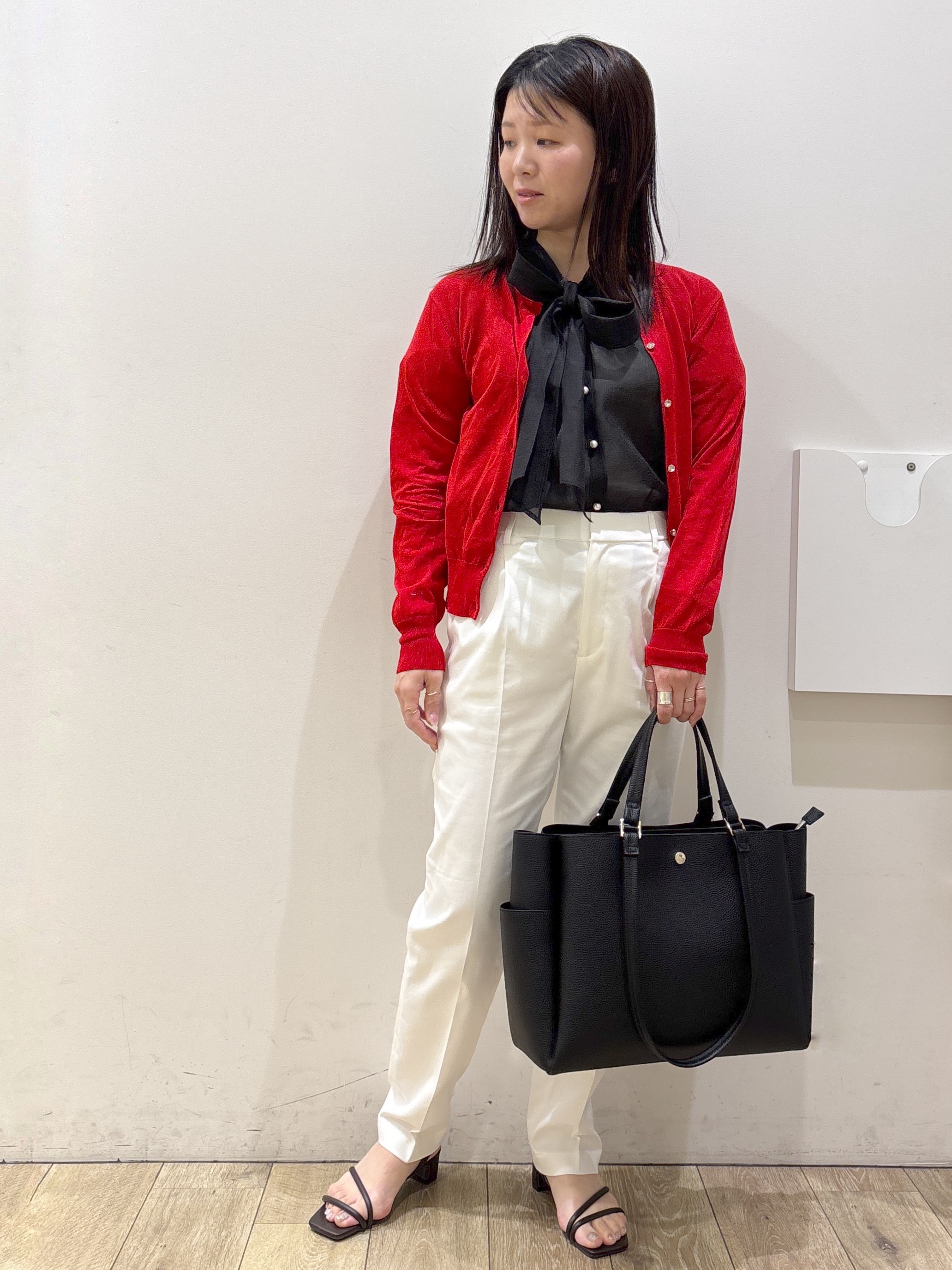 mameさんの「index｜【接触冷感】ビジューボタンカーディガン《抗ピリング／洗濯機OK》」を使ったコーディネート