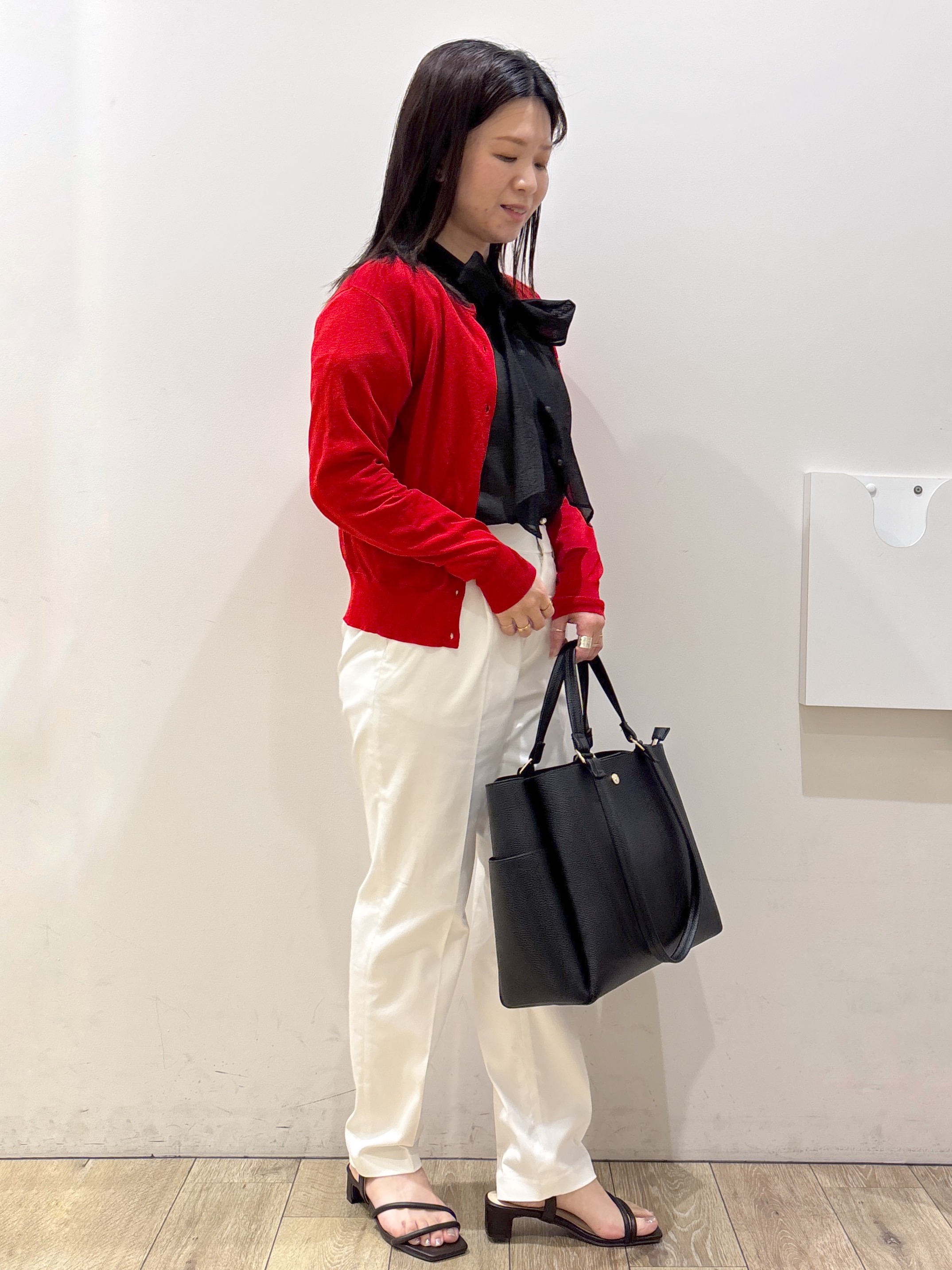 mameさんの「index｜【接触冷感】ビジューボタンカーディガン《抗ピリング／洗濯機OK》」を使ったコーディネート
