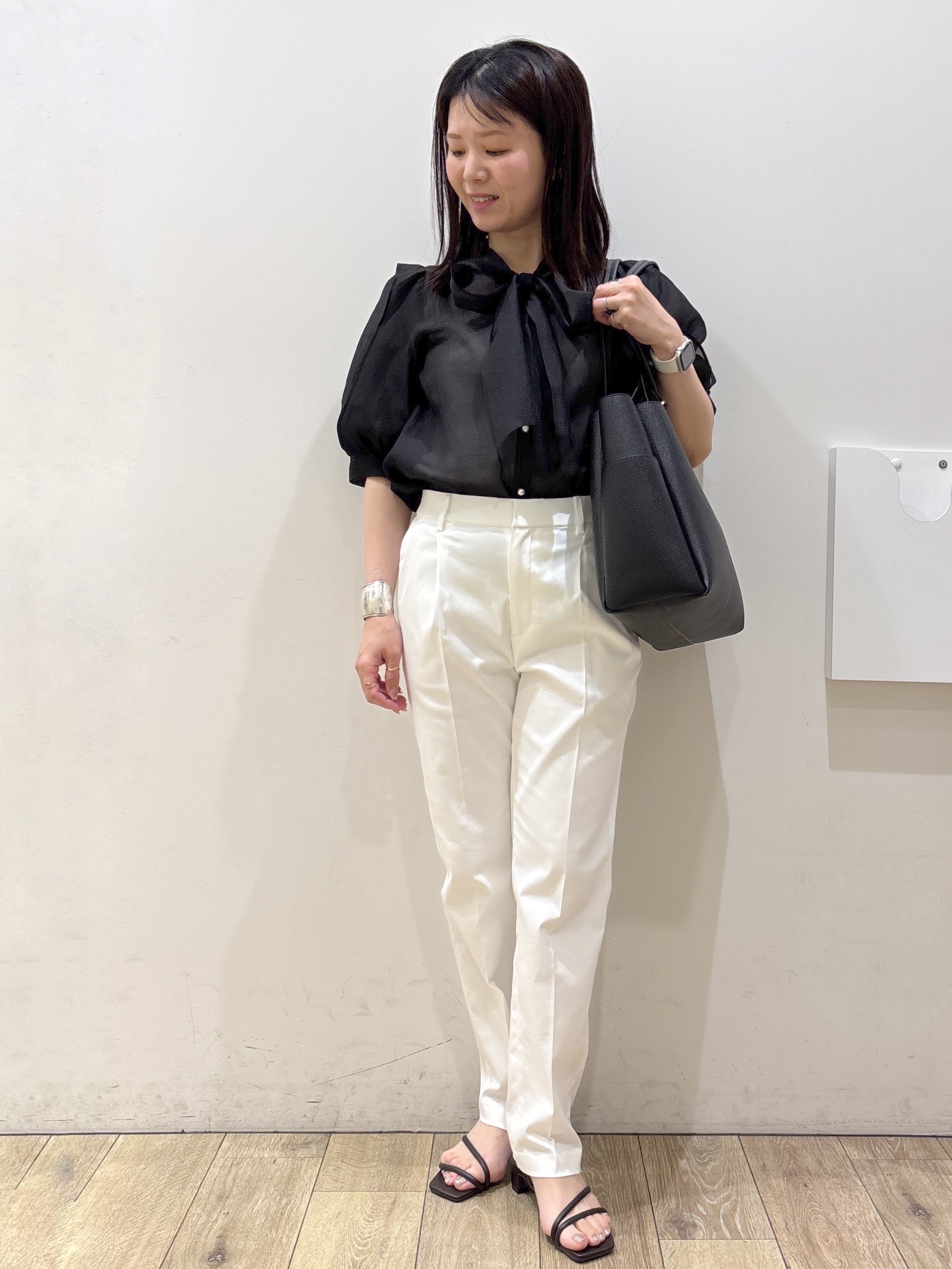 mameさんの「index｜【接触冷感】ビジューボタンカーディガン《抗ピリング／洗濯機OK》」を使ったコーディネート