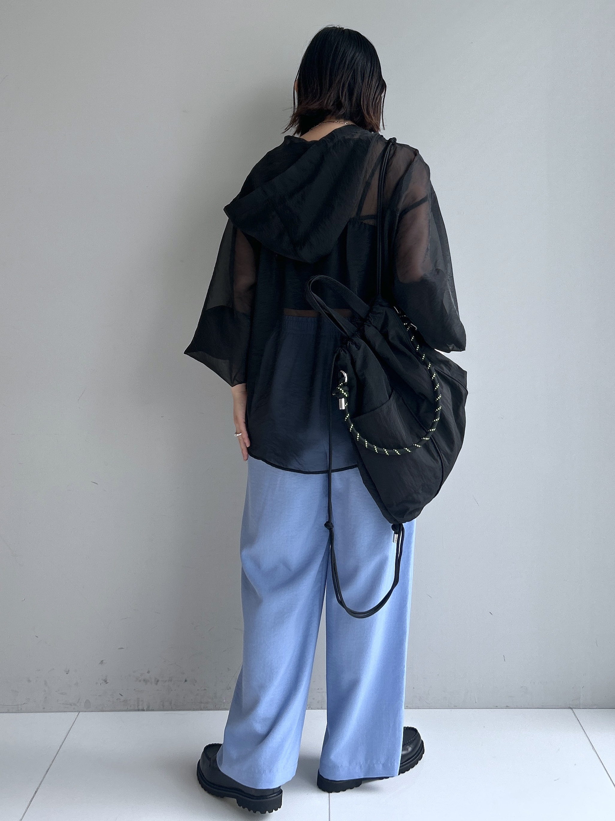 Hirokaさんの「Dessin｜【洗える】エアリーシアーフードシャツ」を使ったコーディネート