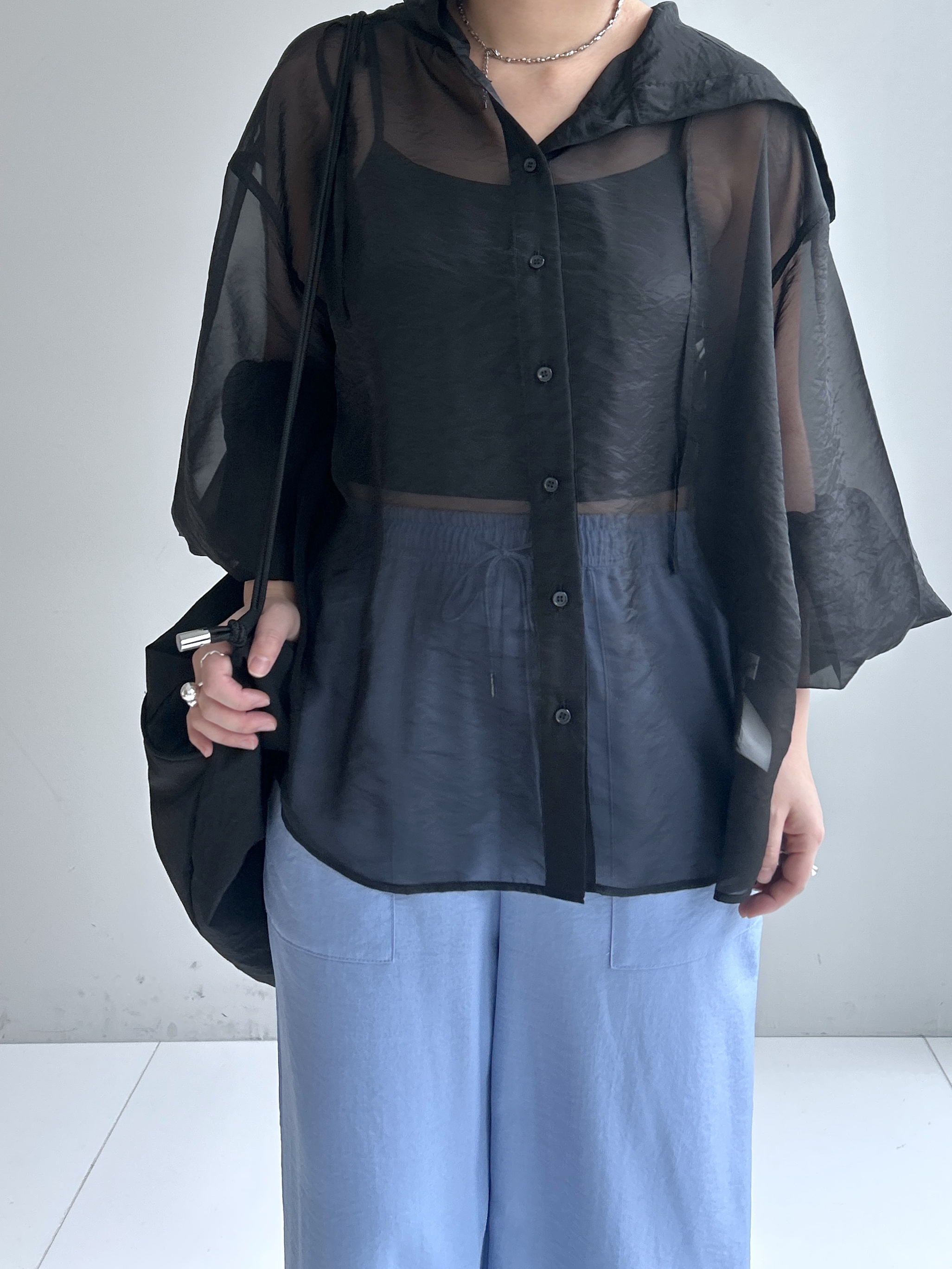 Hirokaさんの「Dessin｜【洗える】エアリーシアーフードシャツ」を使ったコーディネート