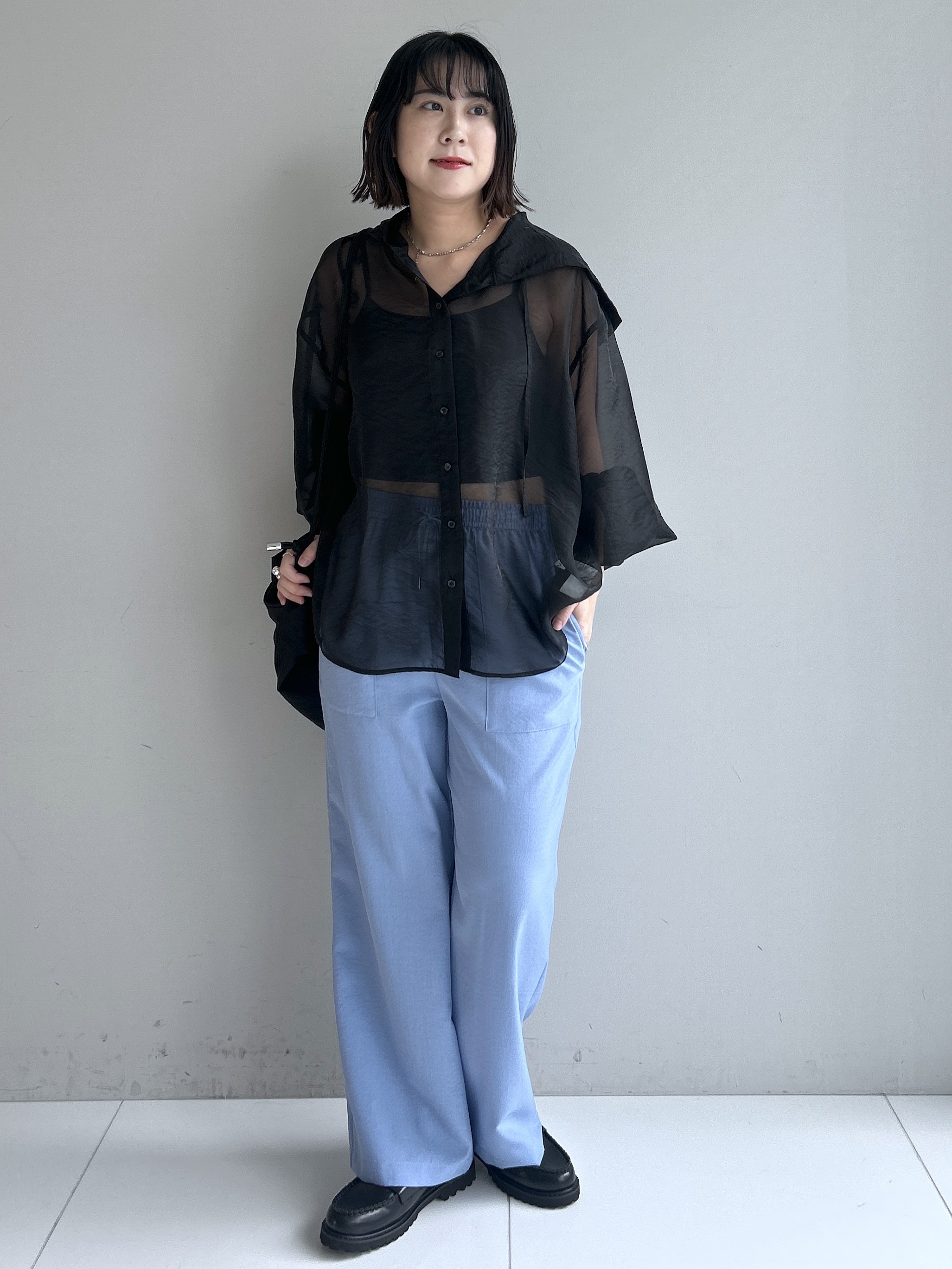 Hirokaさんの「Dessin｜【洗える】エアリーシアーフードシャツ」を使ったコーディネート