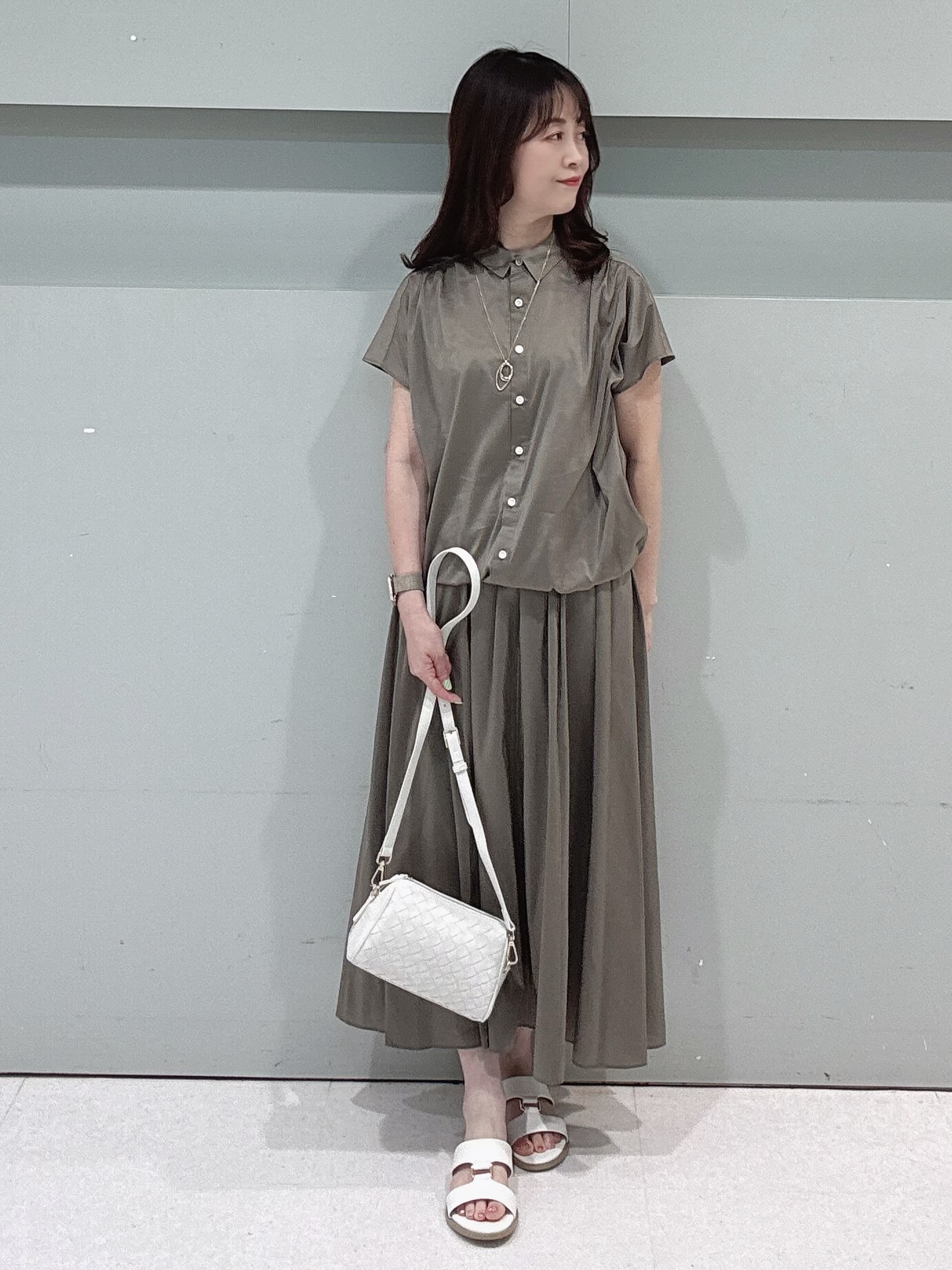 makiさんの「UNTITLED｜【セットアップ可/軽量/清涼感】ローンギャザーブラウス」を使ったコーディネート