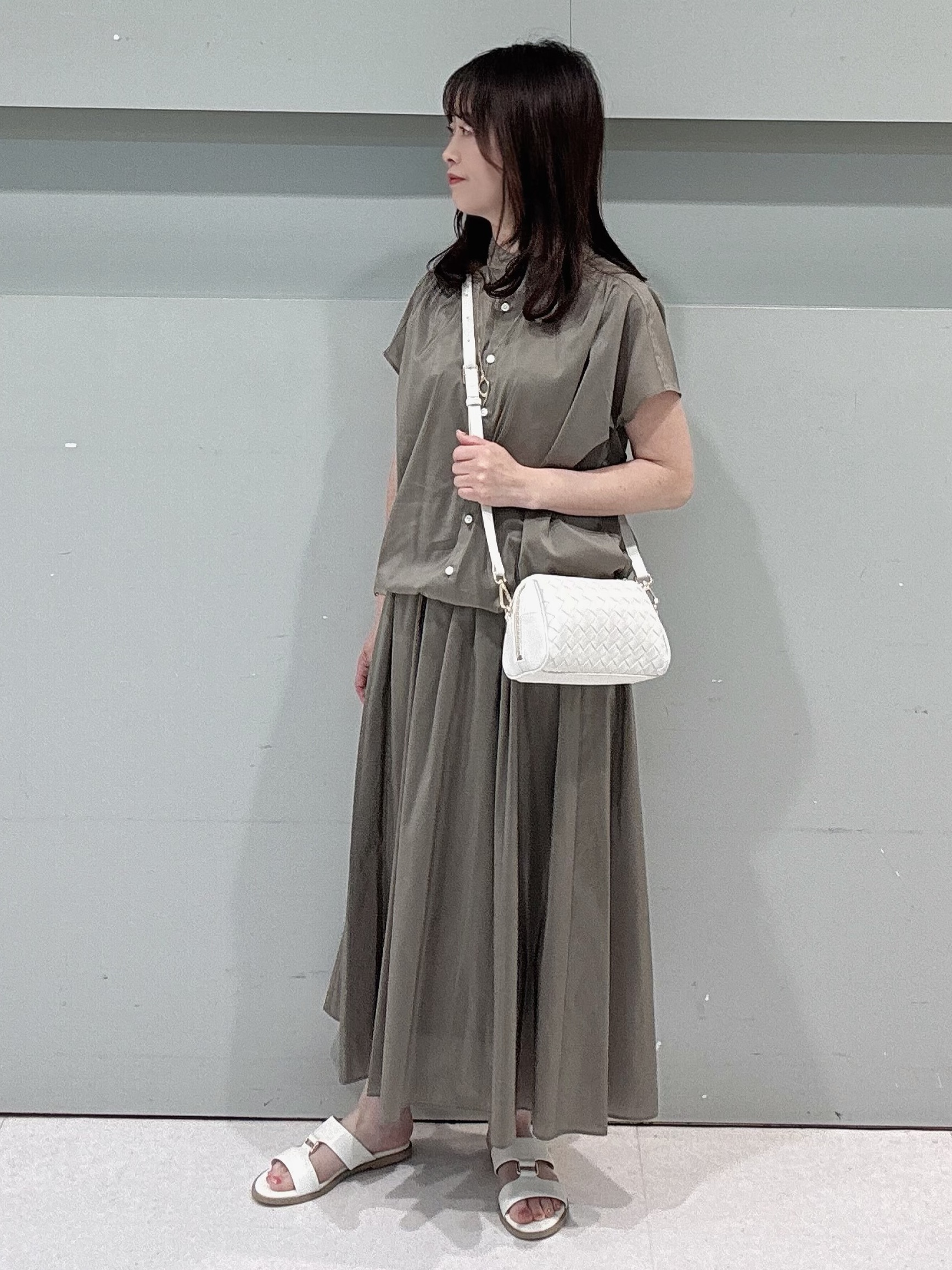 makiさんの「UNTITLED｜【セットアップ可/軽量/清涼感】ローンギャザーブラウス」を使ったコーディネート